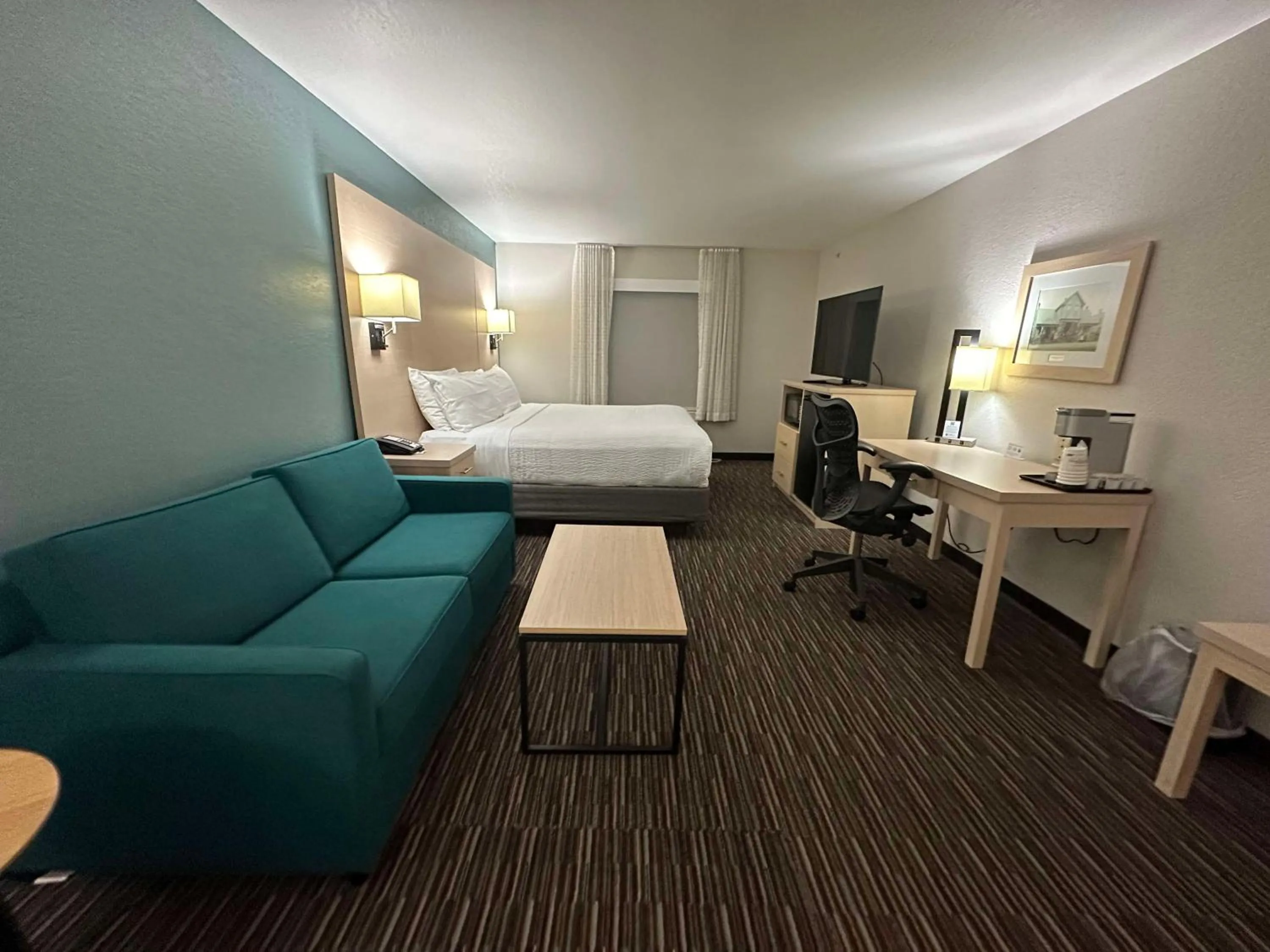 Bedroom, Bed in Best Western Watertown