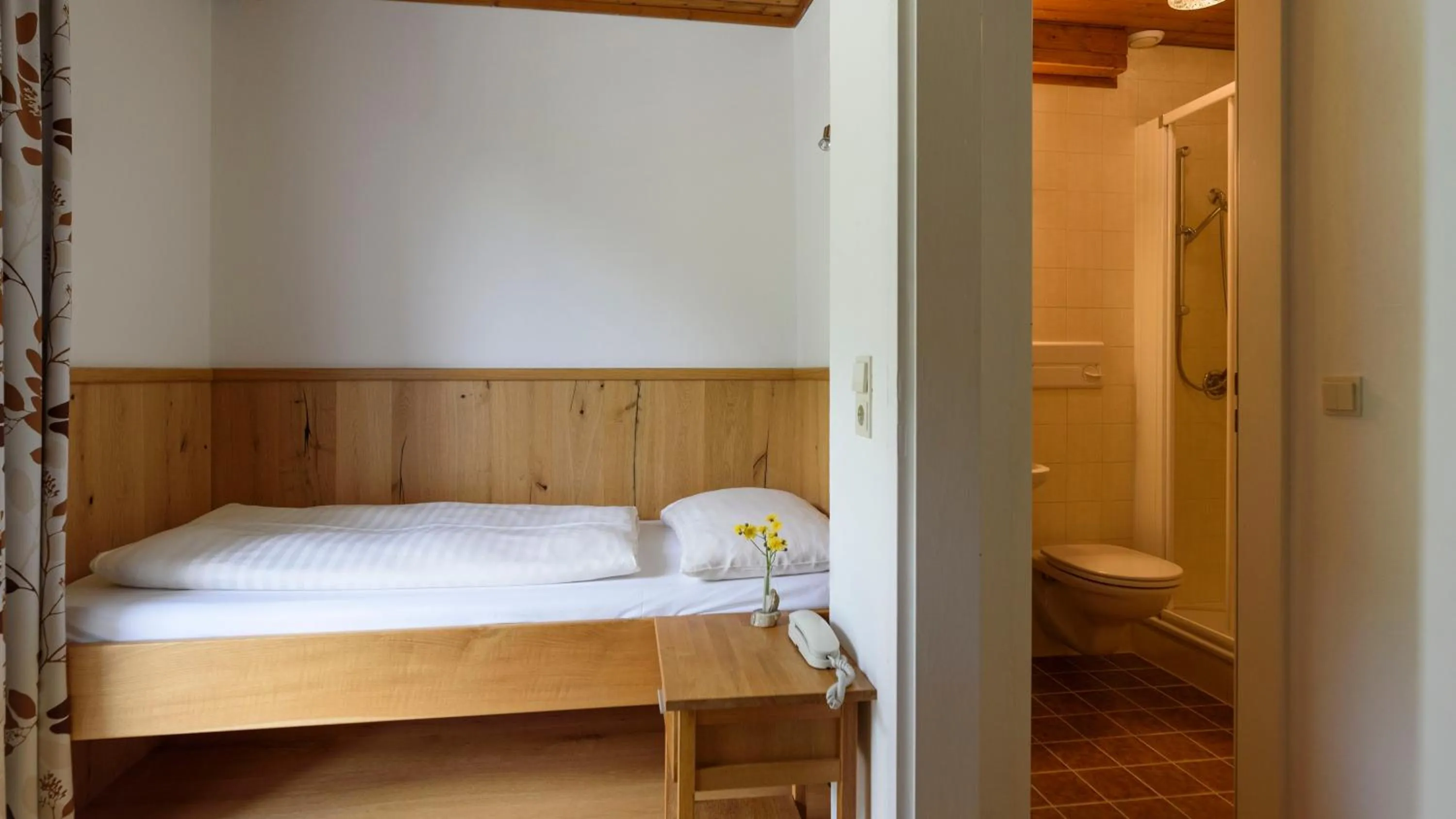 Bed in Hotel Landhaus Ausswinkl