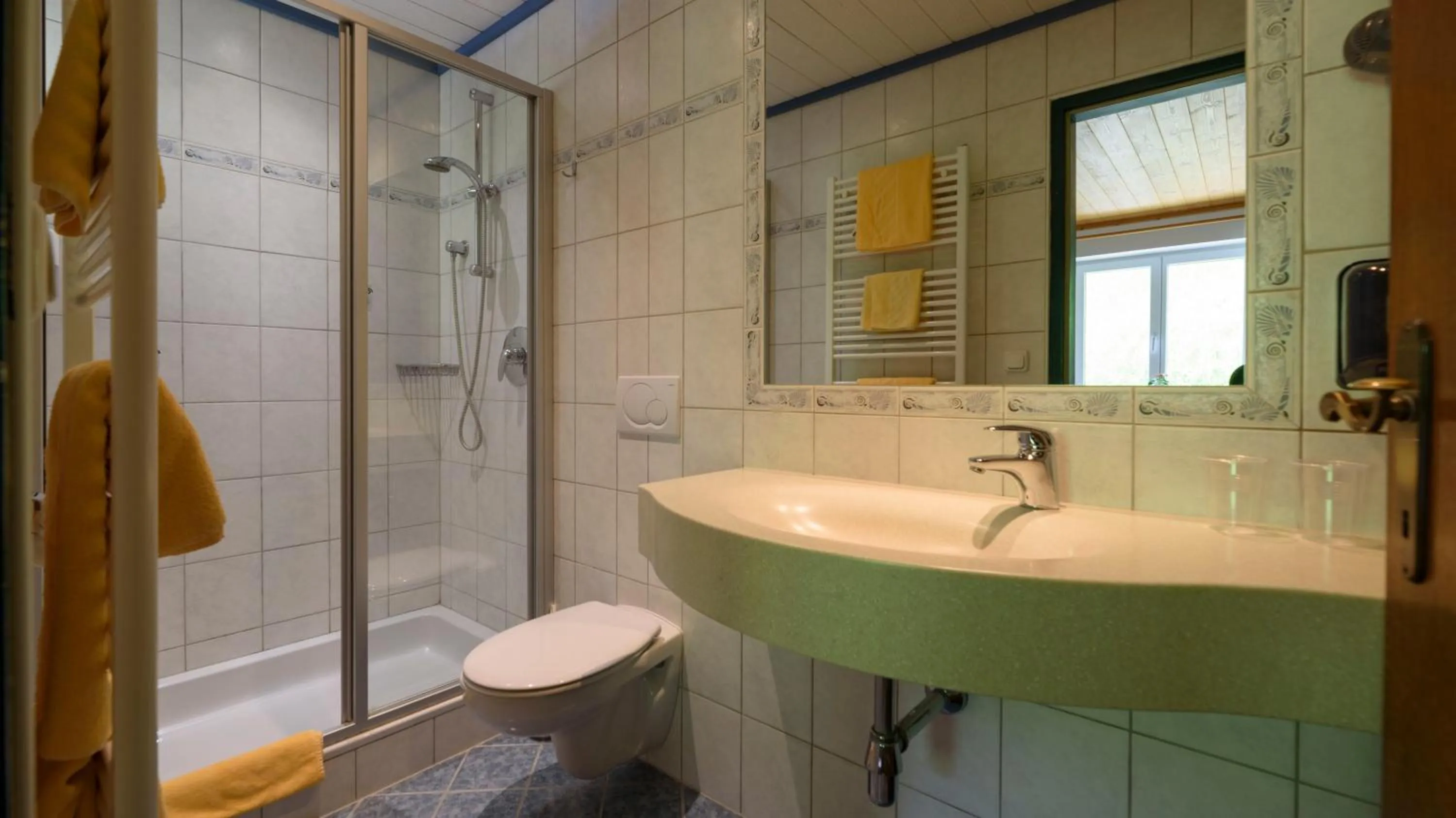 Bathroom in Hotel Landhaus Ausswinkl