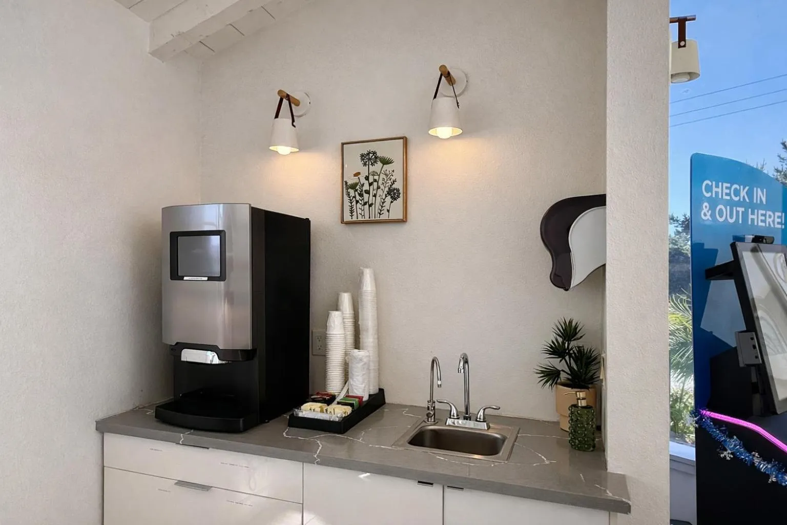 Coffee/tea facilities in Stargazer Hotel