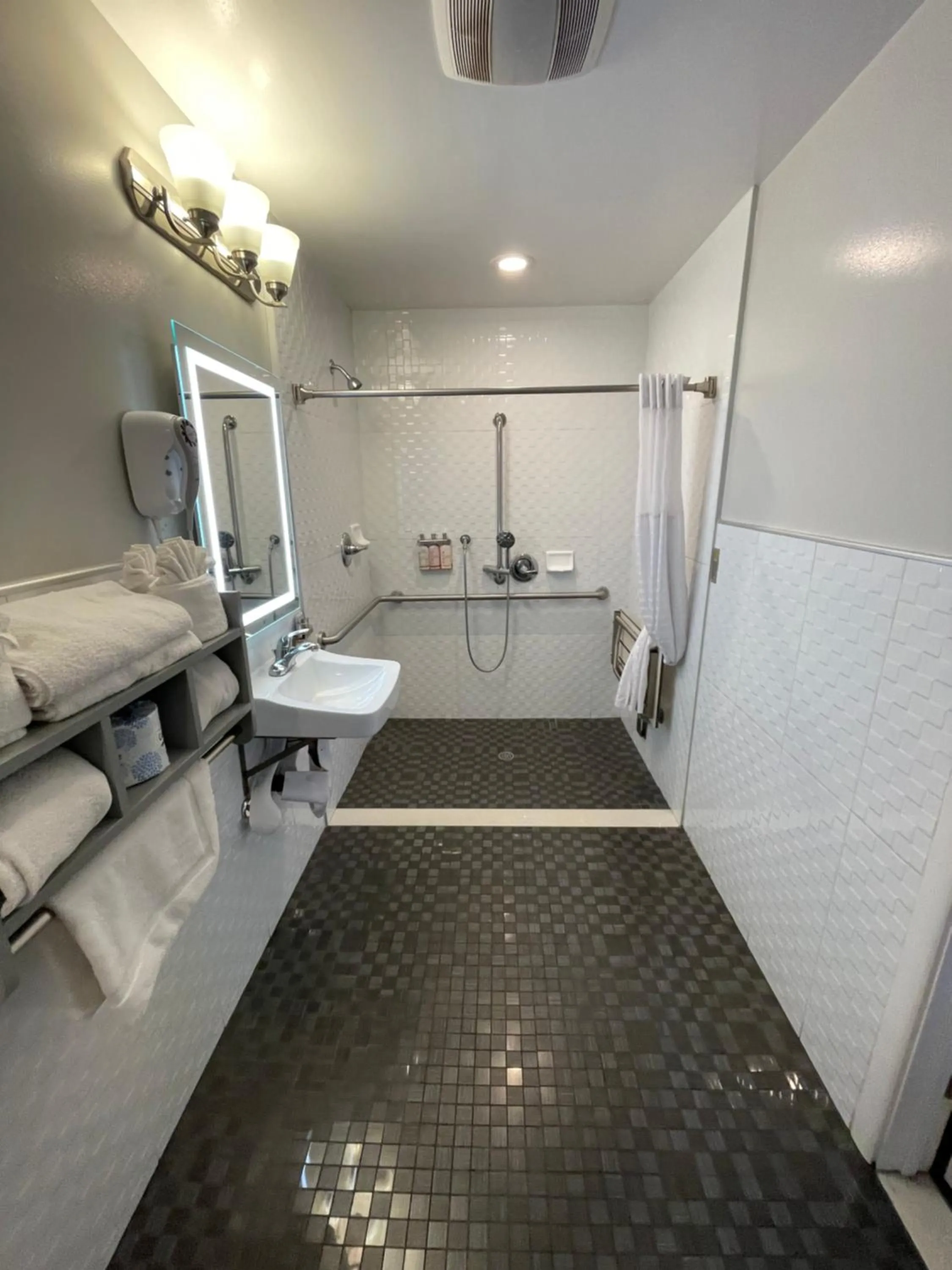 Shower in Stargazer Inn and Suites