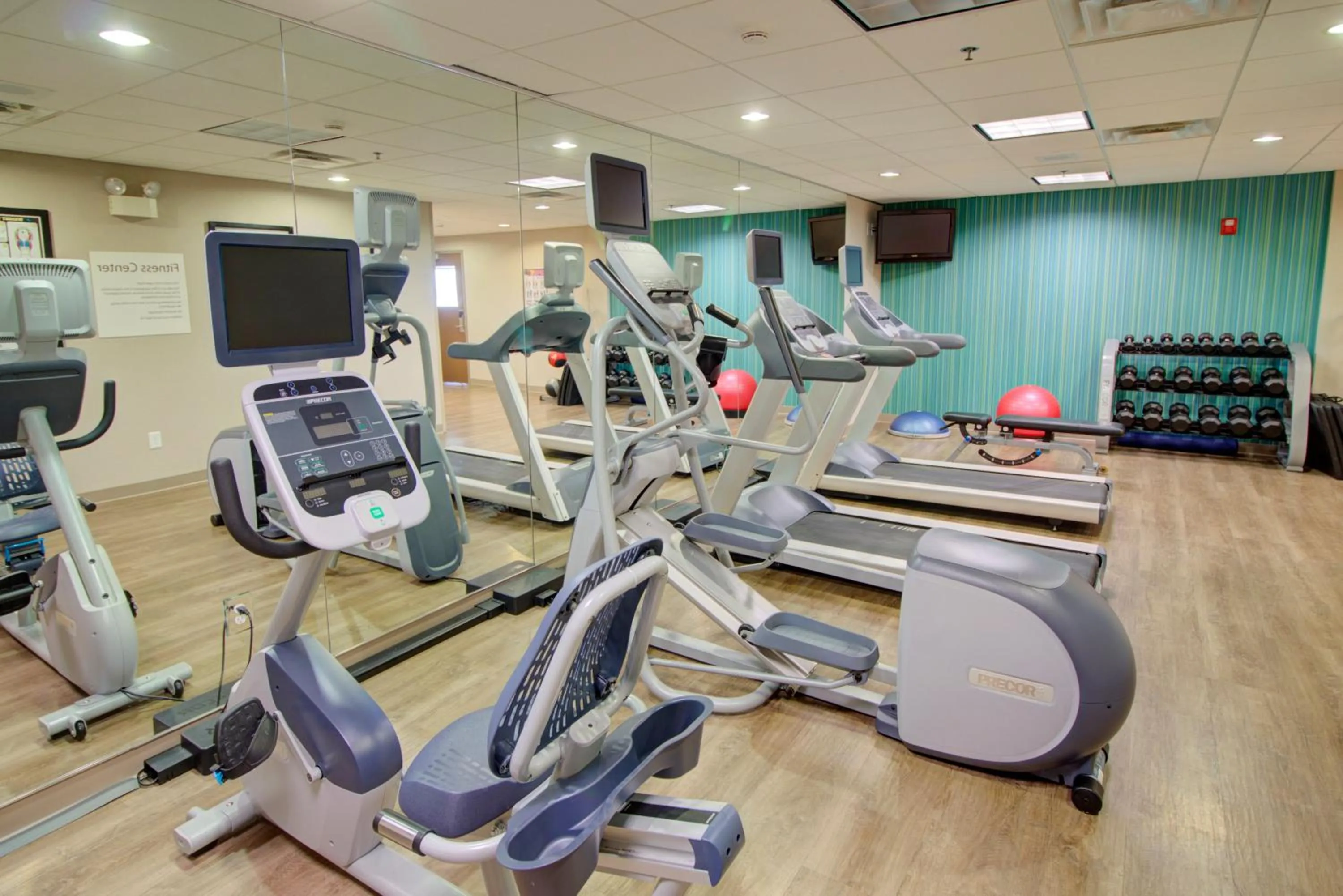 Fitness centre/facilities in Holiday Inn Express Hotel & Suites Mankato East by IHG