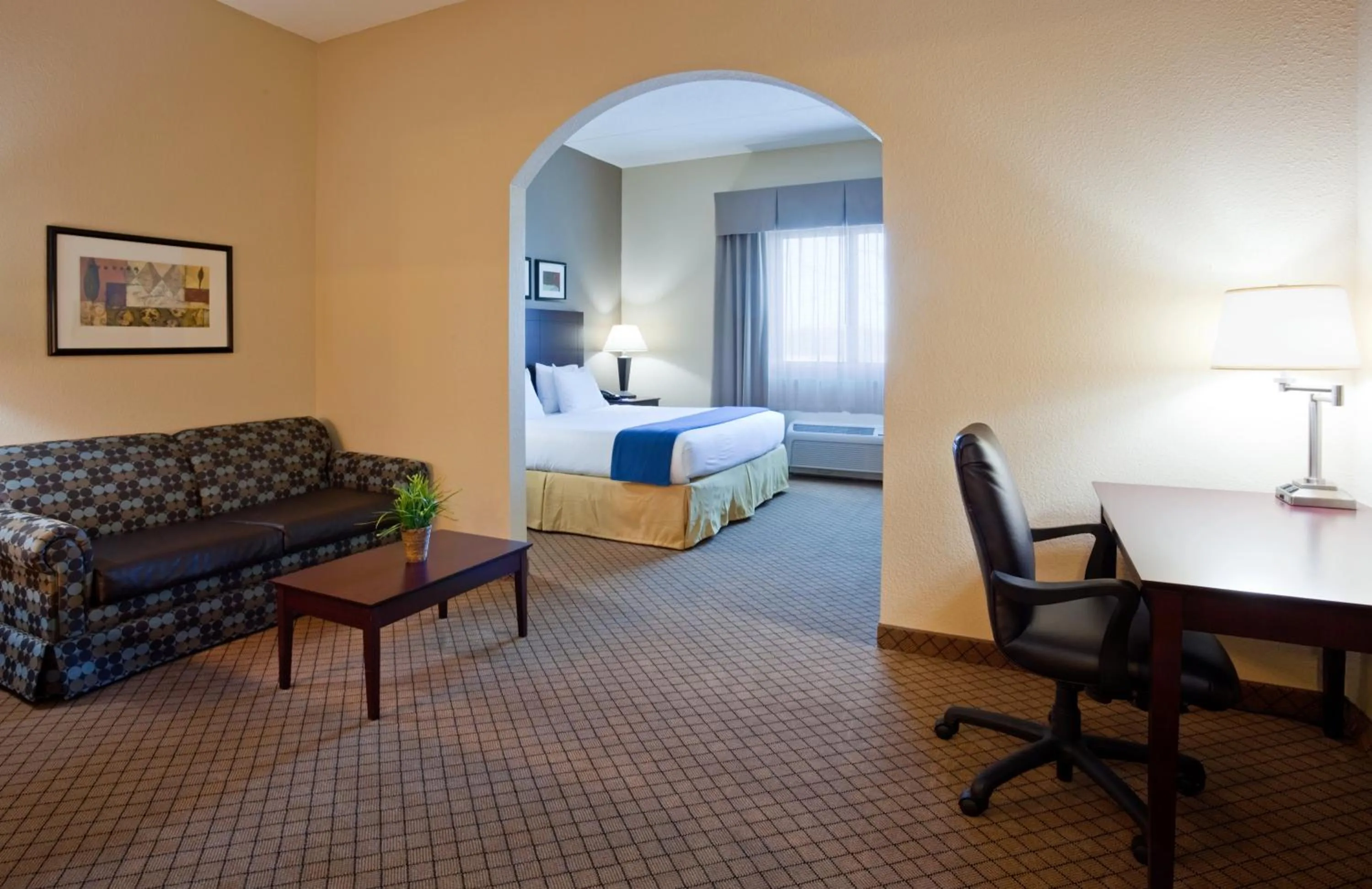 Photo of the whole room, Bed in Holiday Inn Express Hotel & Suites Mankato East by IHG