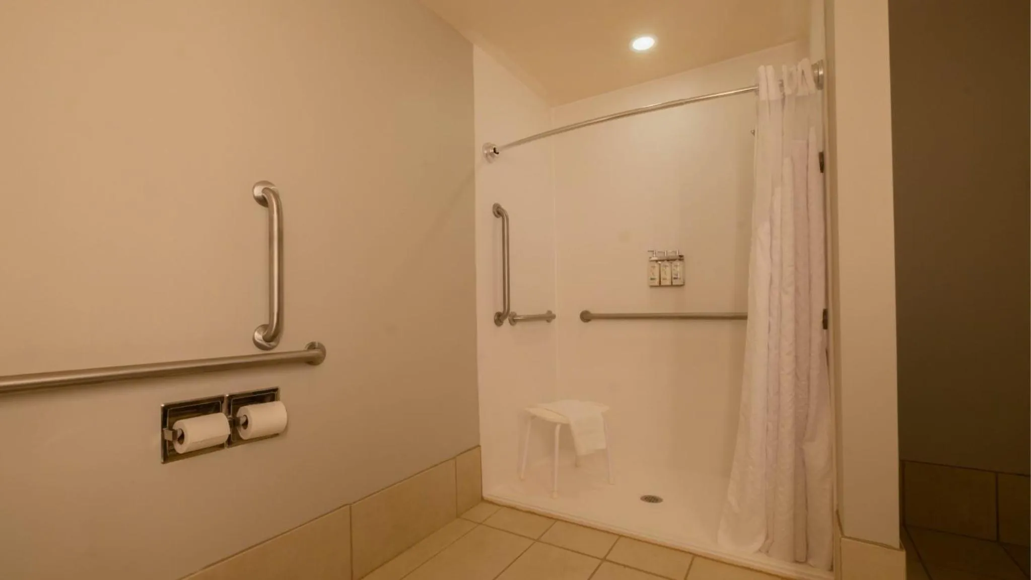 Bathroom in Holiday Inn Express Hotel & Suites Mankato East by IHG