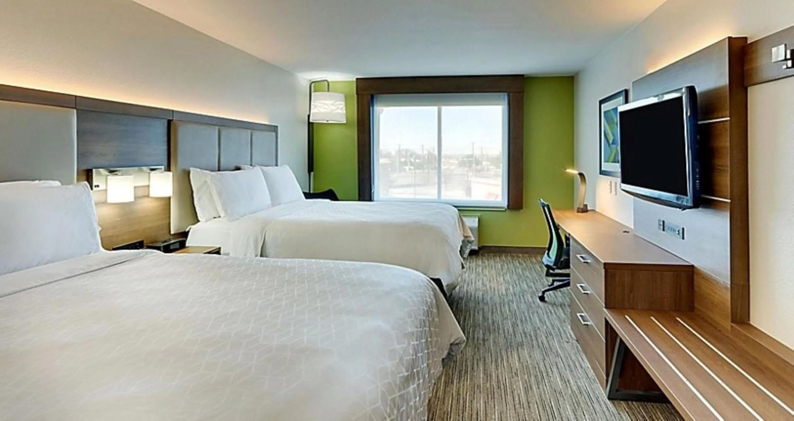 Photo of the whole room, Bed in Holiday Inn Express Hotel & Suites Mankato East by IHG