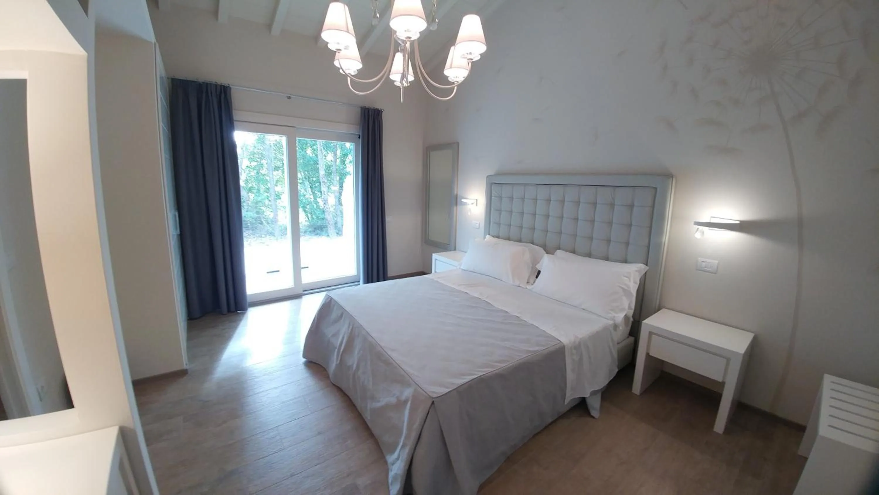 Inner courtyard view, Bed in Relais I Piastroni