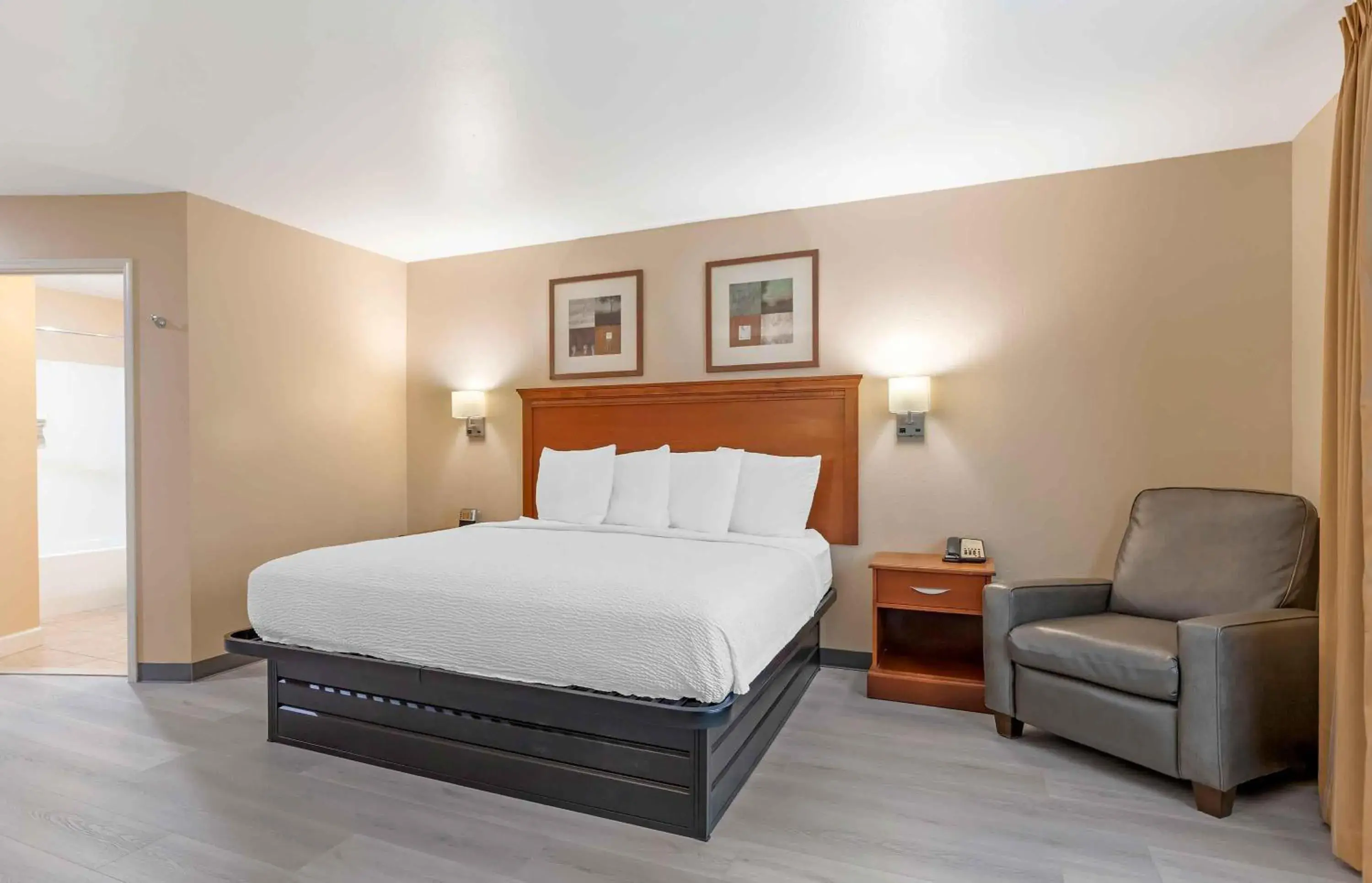 Bedroom, Bed in Extended Stay America Suites - McAlester - Hwy 69 Bedroom, Bed in Extended Stay America Suites - McAlester - Hwy 69