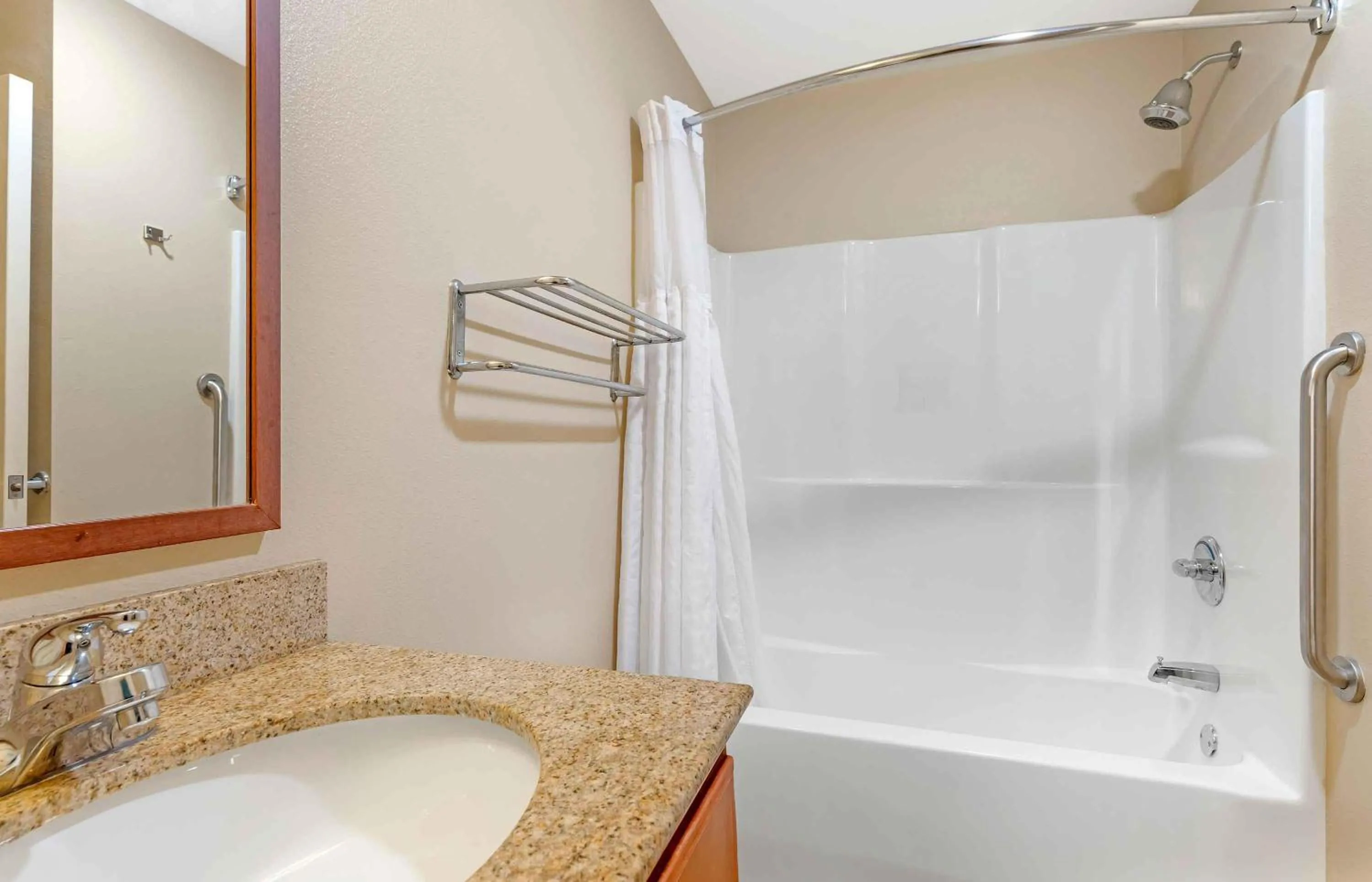 Bathroom in Extended Stay America Suites - McAlester - Hwy 69