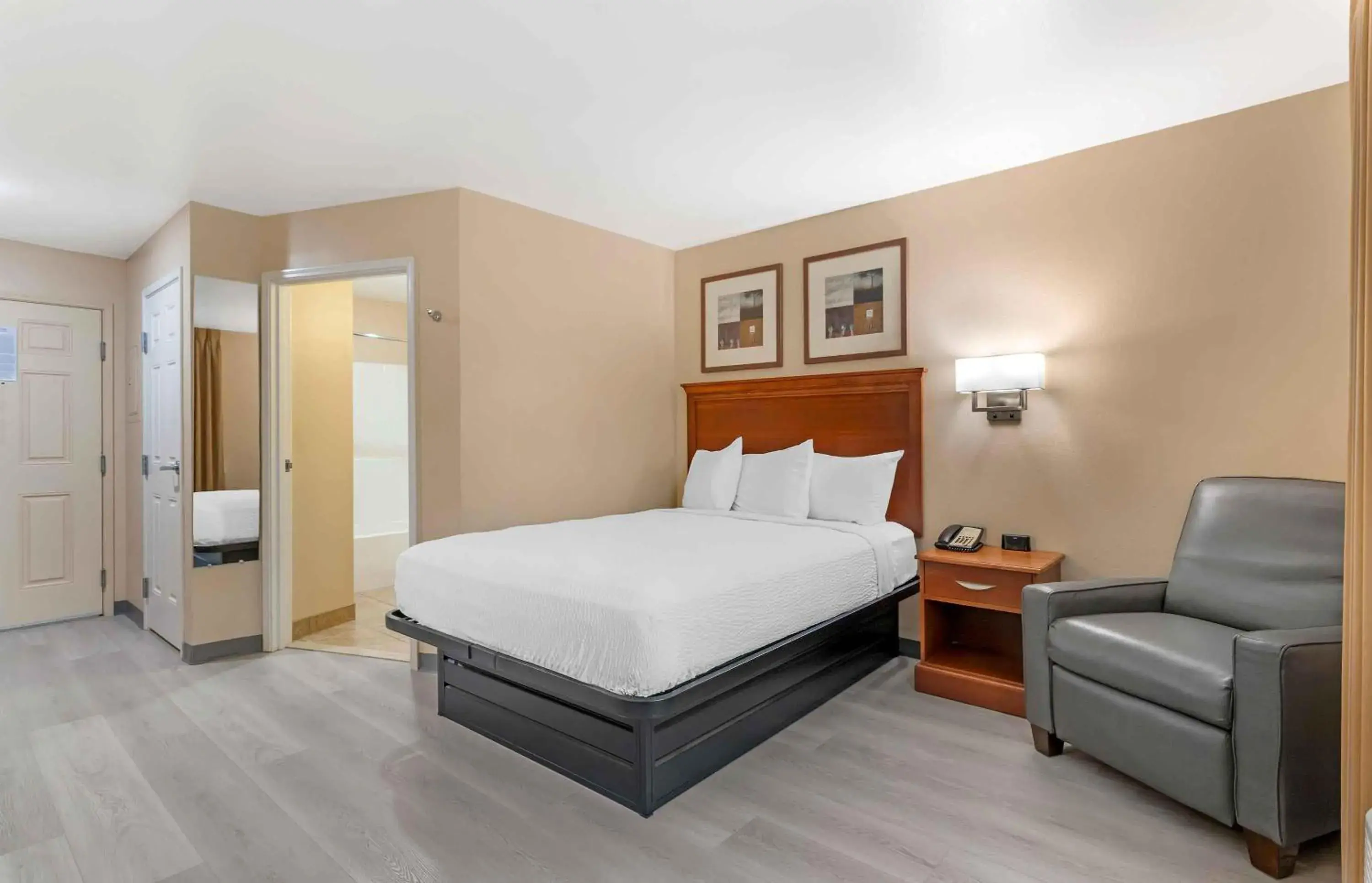 Bedroom, Bed in Extended Stay America Suites - McAlester - Hwy 69 Bedroom, Bed in Extended Stay America Suites - McAlester - Hwy 69