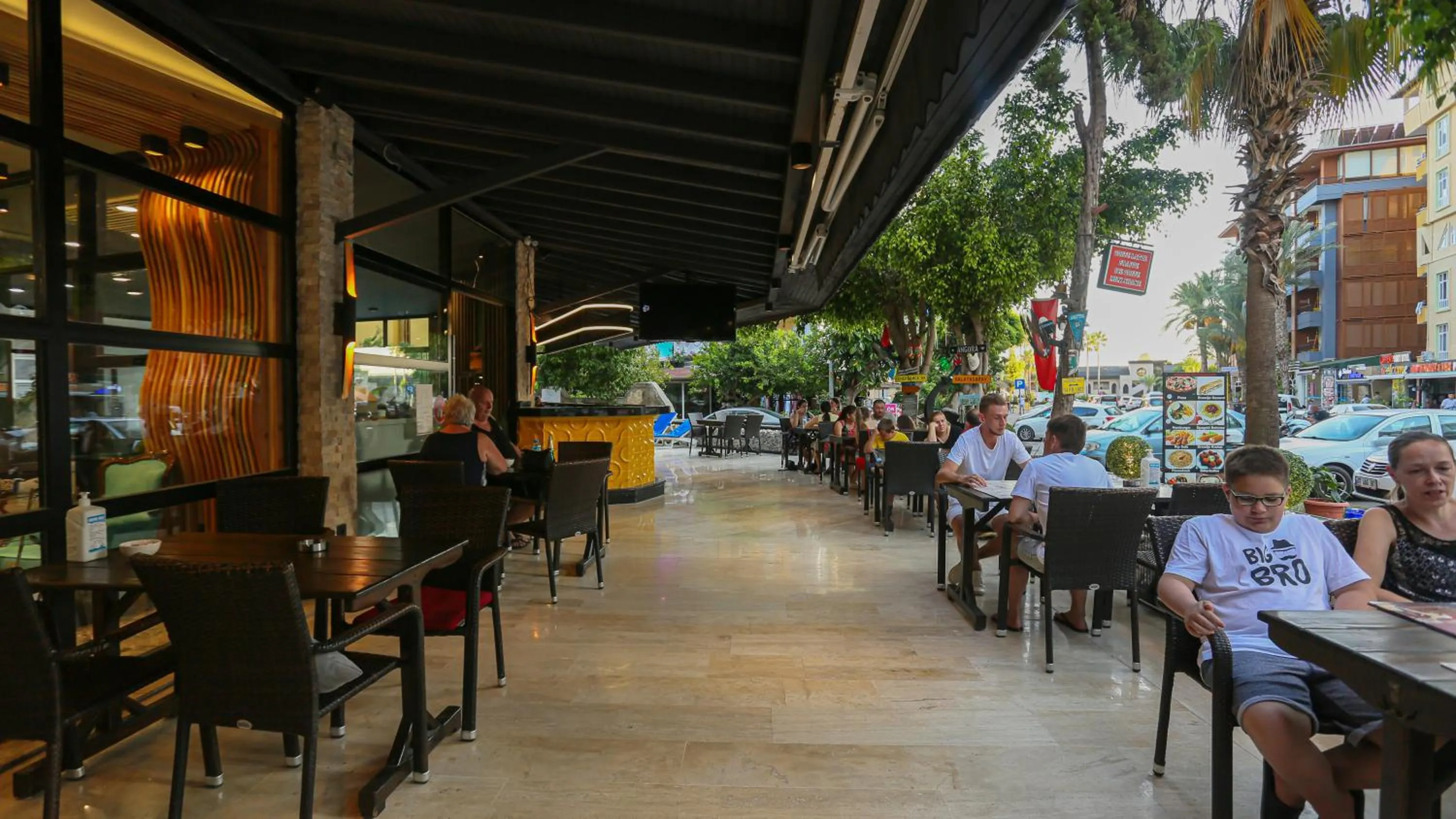 Restaurant/places to eat in Angora Apart Hotel