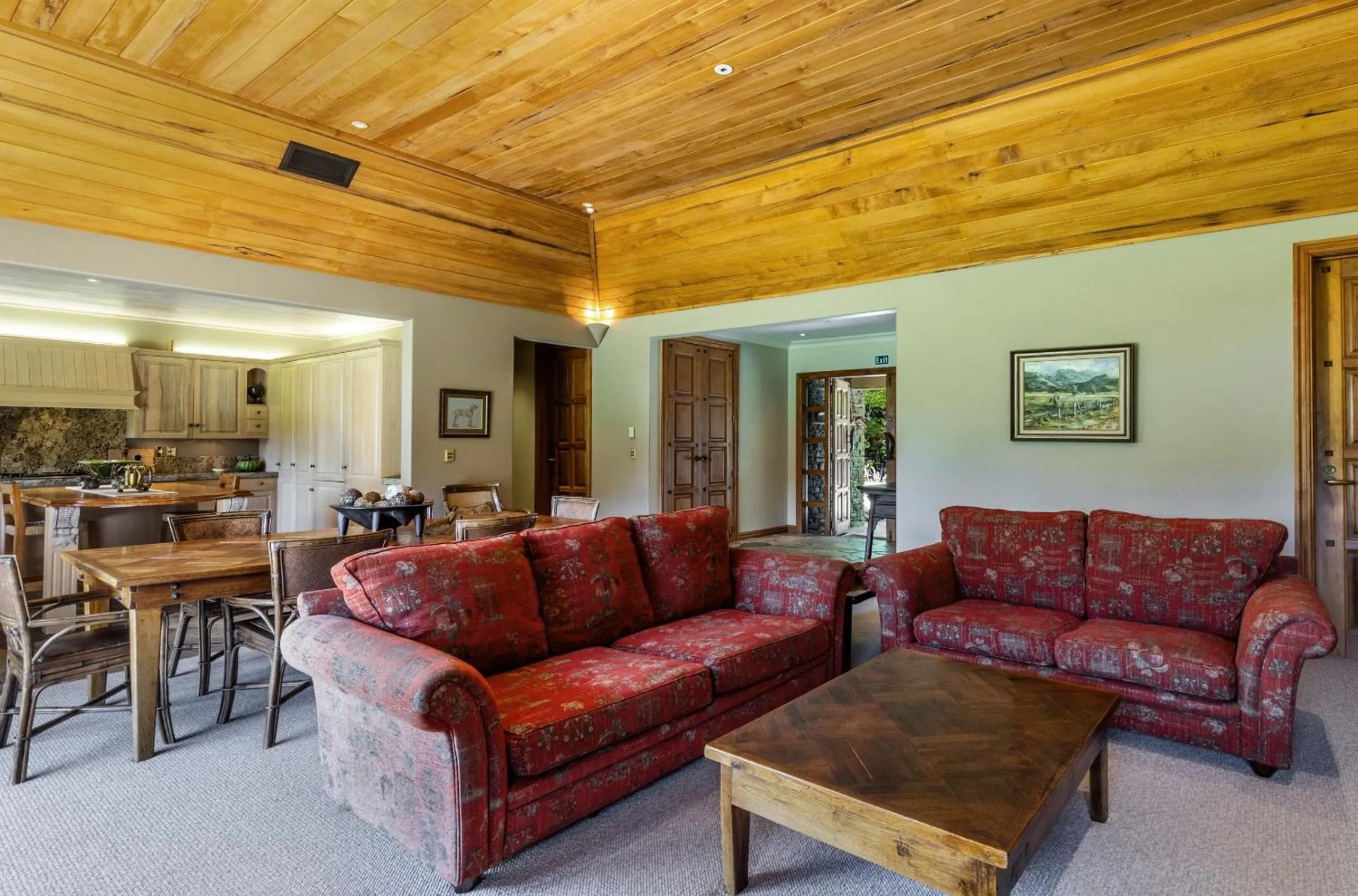 Communal lounge/ TV room in Treetops Lodge & Estate