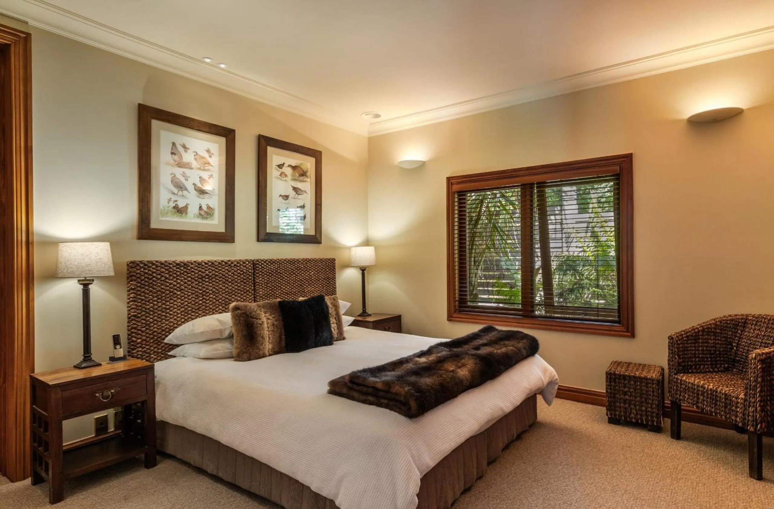 Bedroom, Bed in Treetops Lodge & Estate
