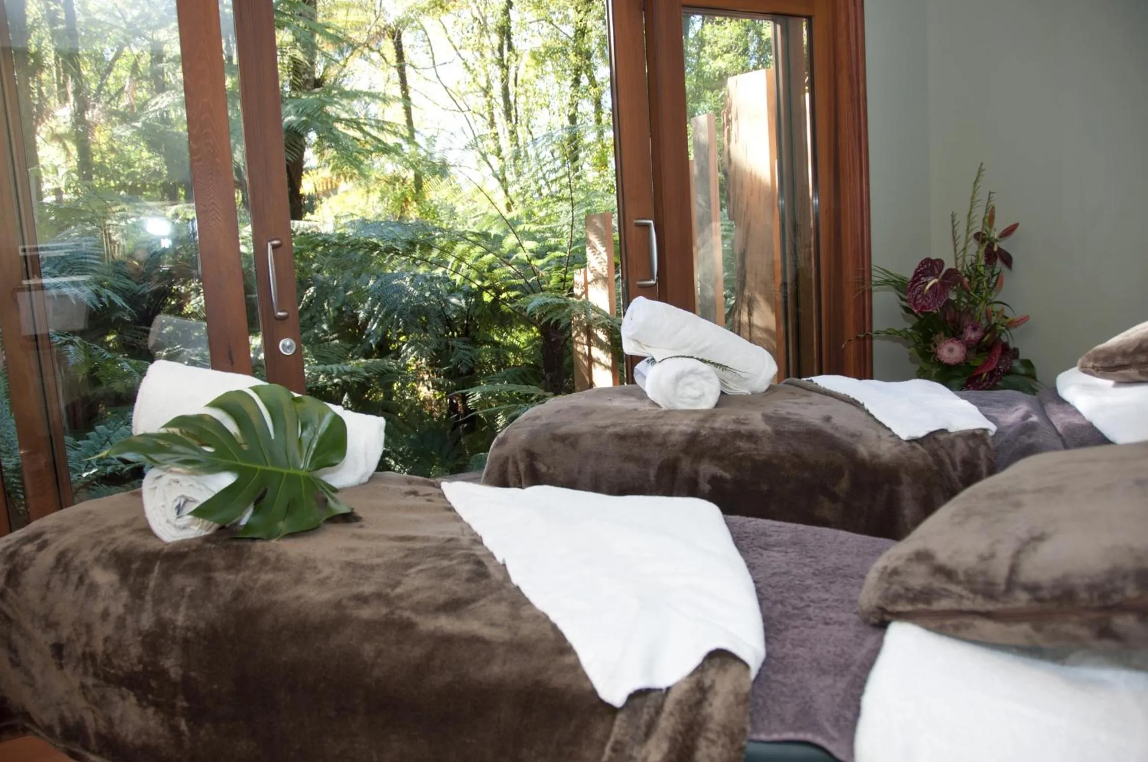 Bed in Treetops Lodge & Estate