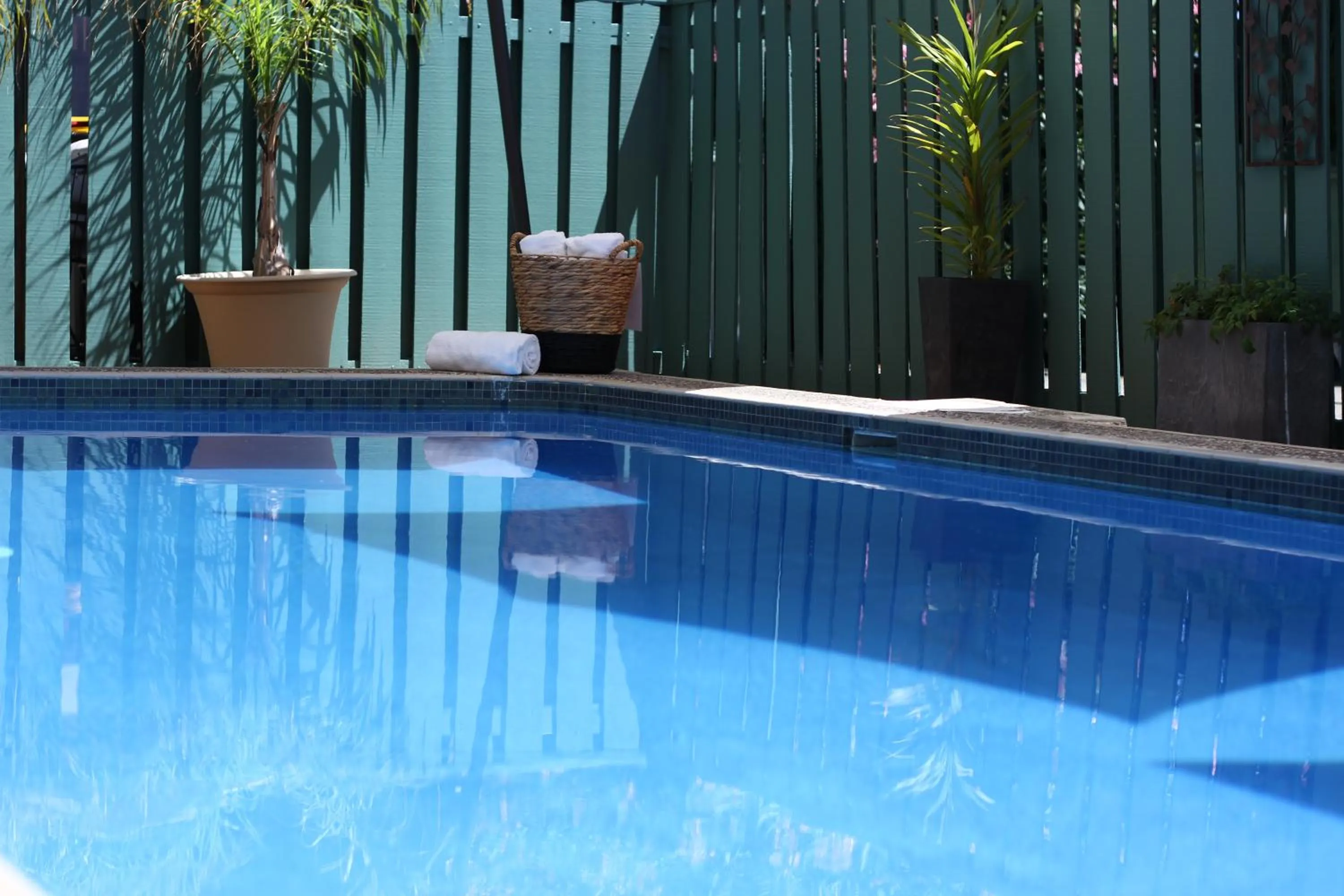 Swimming pool in Adelaide International Motel