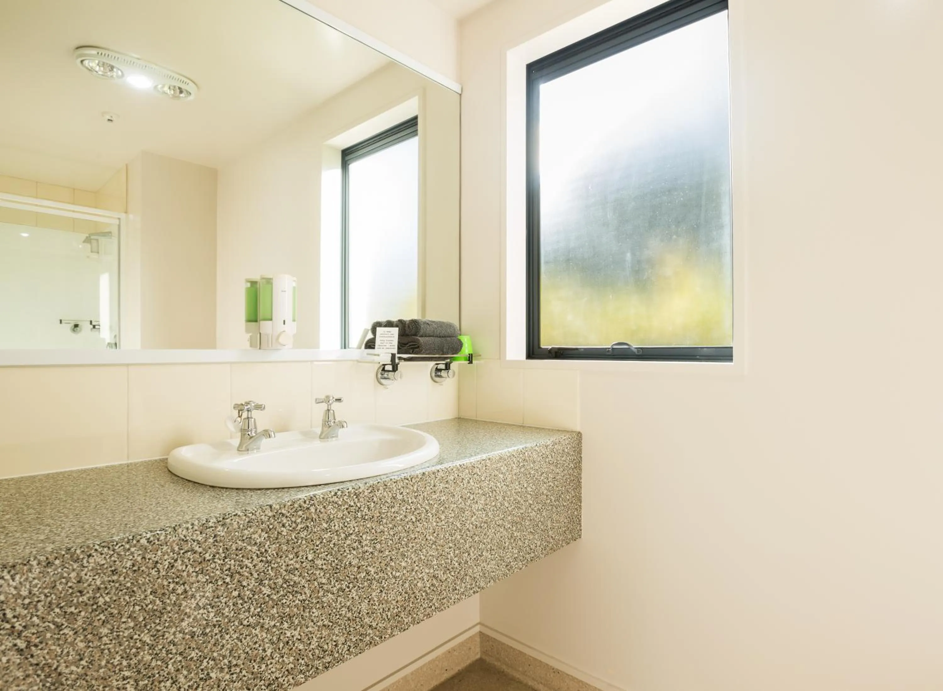 Bathroom in Bella Vista Motel Oamaru