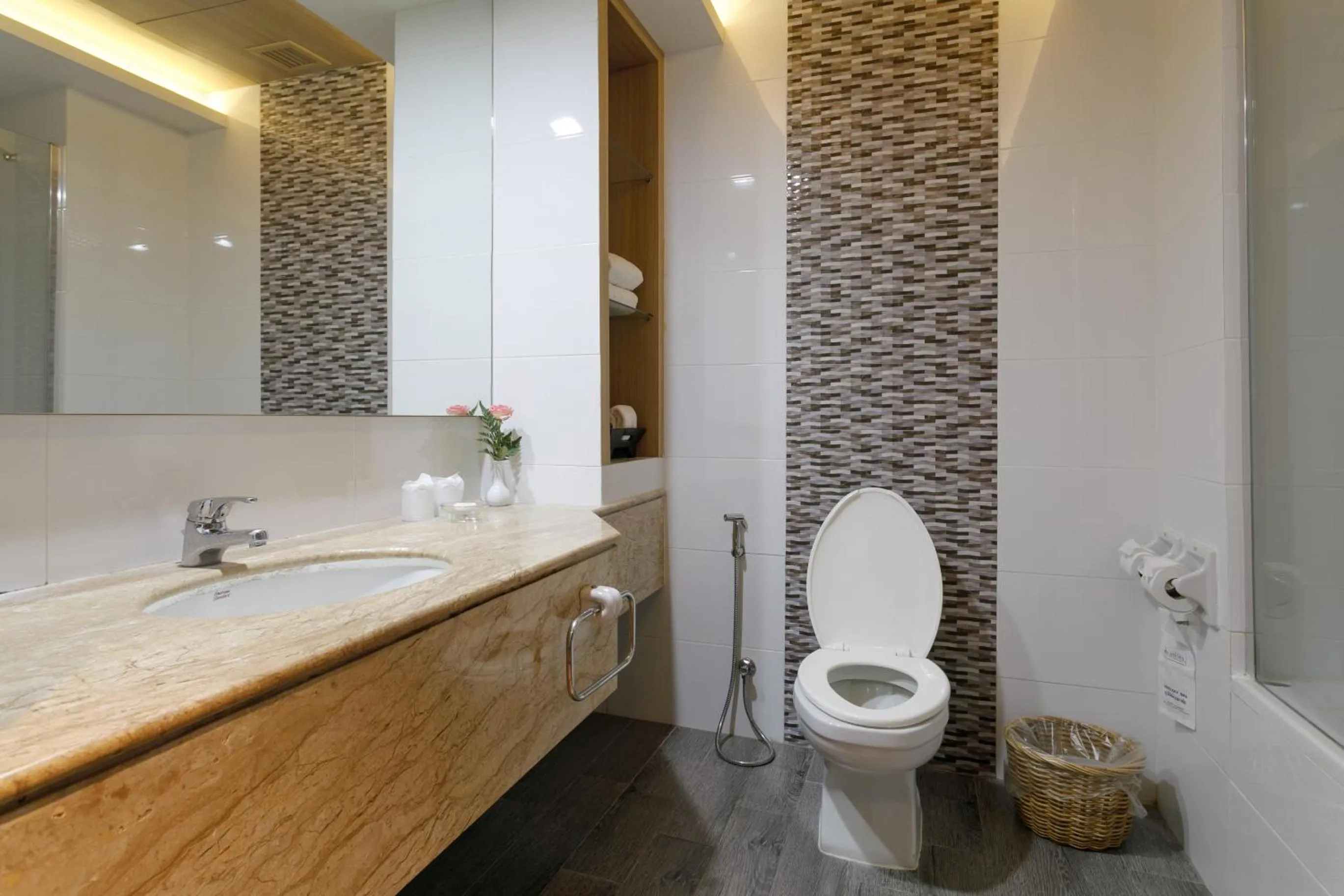 Shower in Amora Thapae Hotel Chiang Mai