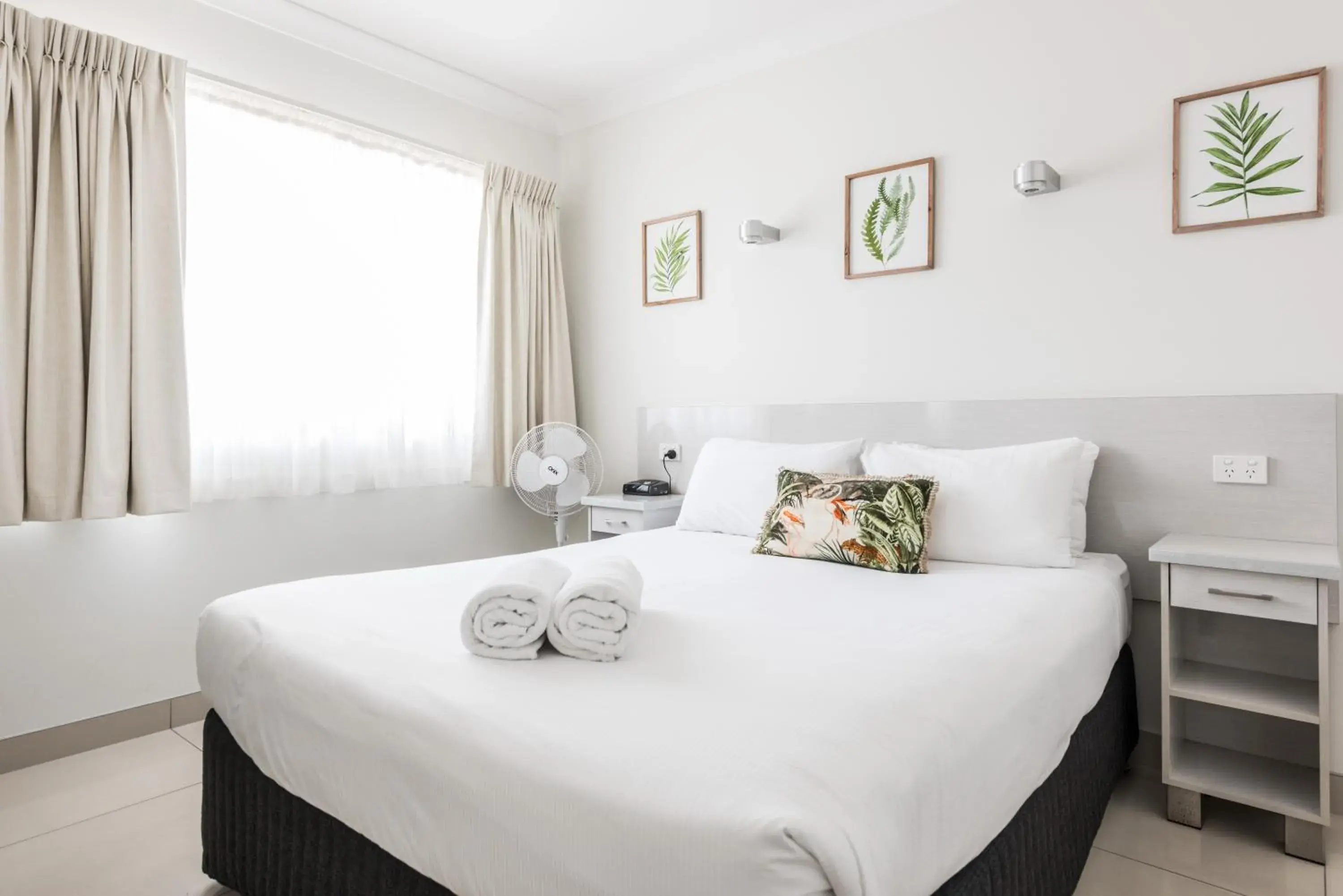 Bed in Hibiscus Motel Bed in Hibiscus Motel