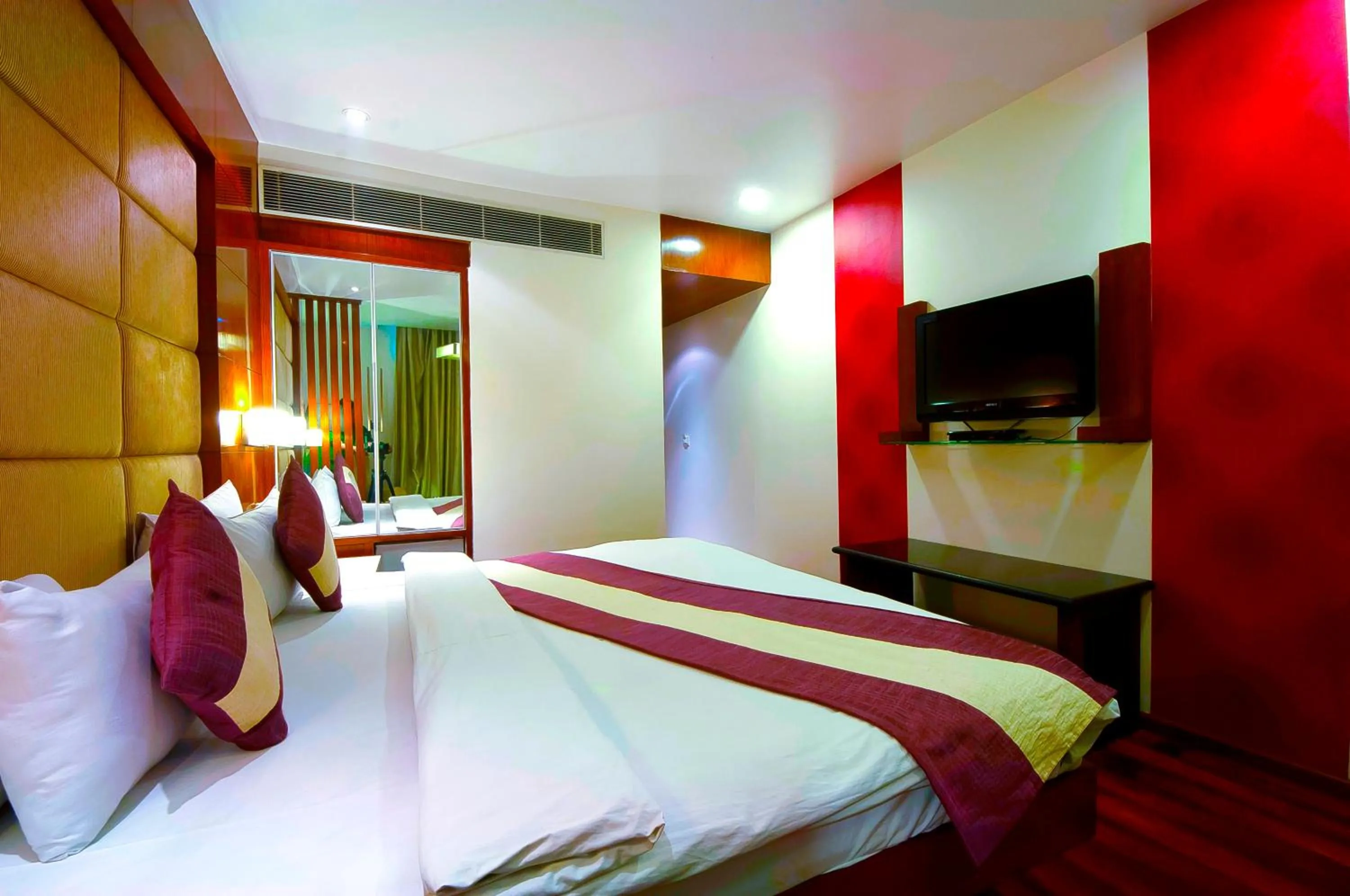 Photo of the whole room, Bed in Hotel Aura - New Delhi Railway Station