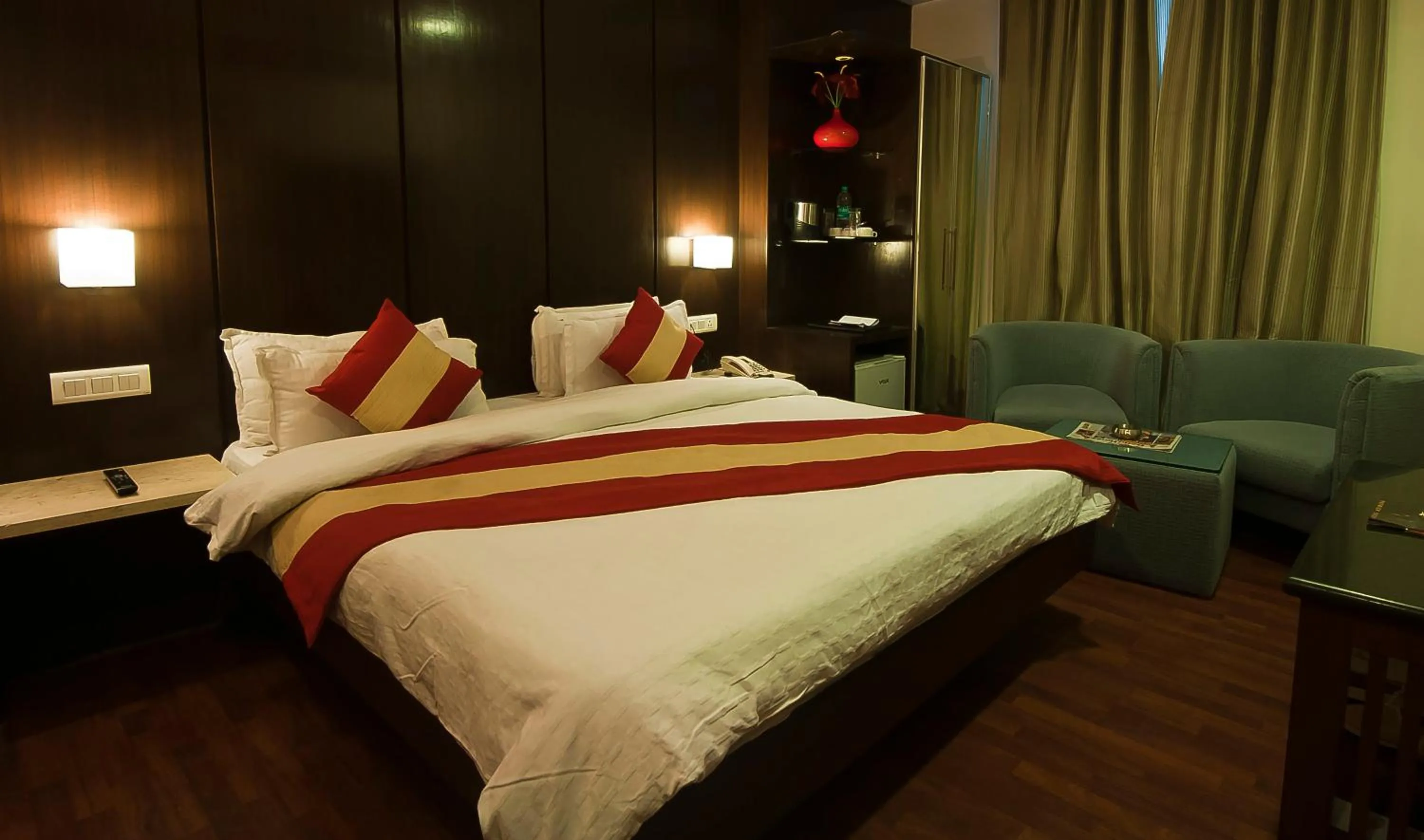 Bedroom, Bed in Hotel Aura - New Delhi Railway Station