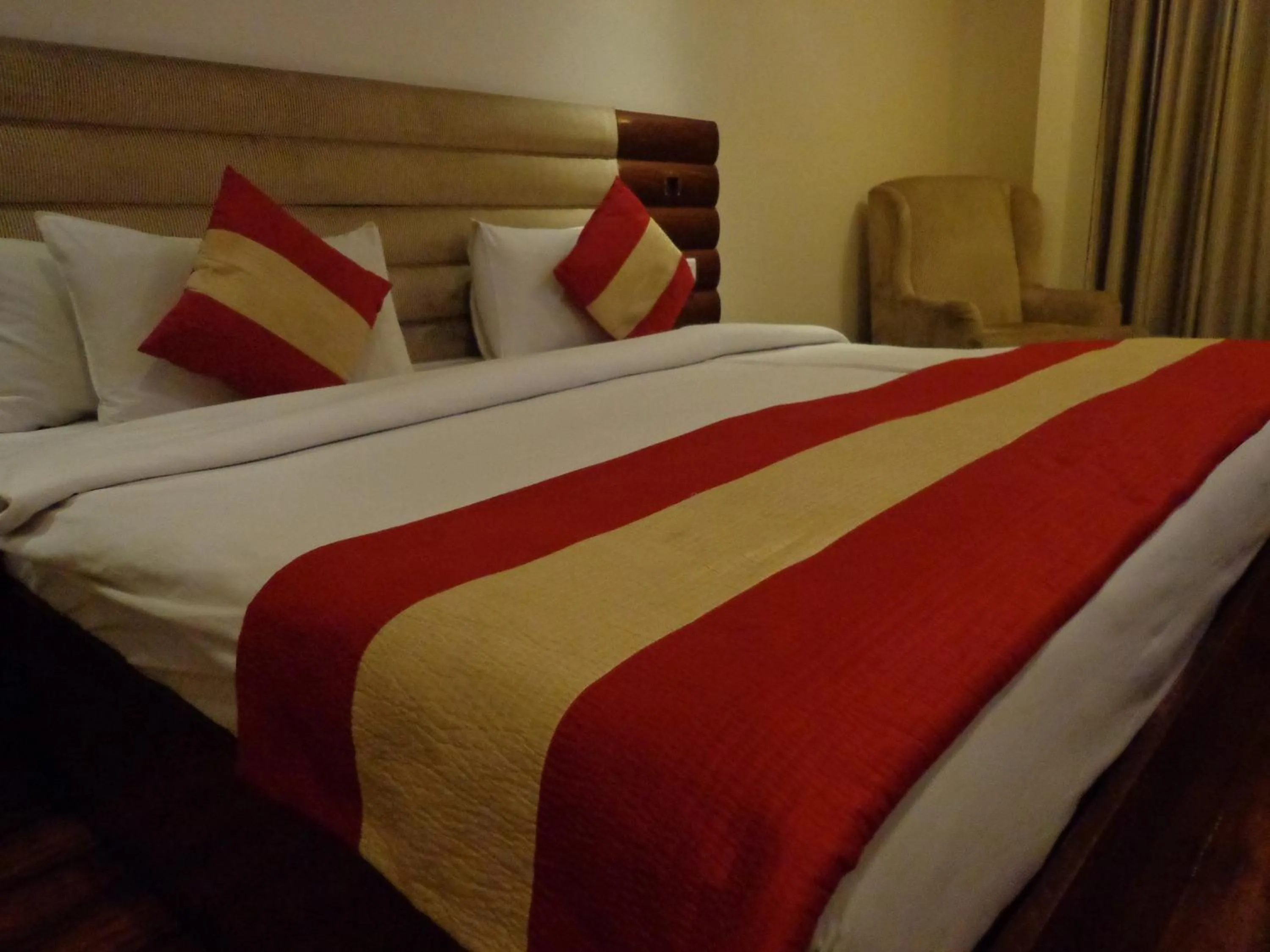 Bed in Hotel Aura - New Delhi Railway Station