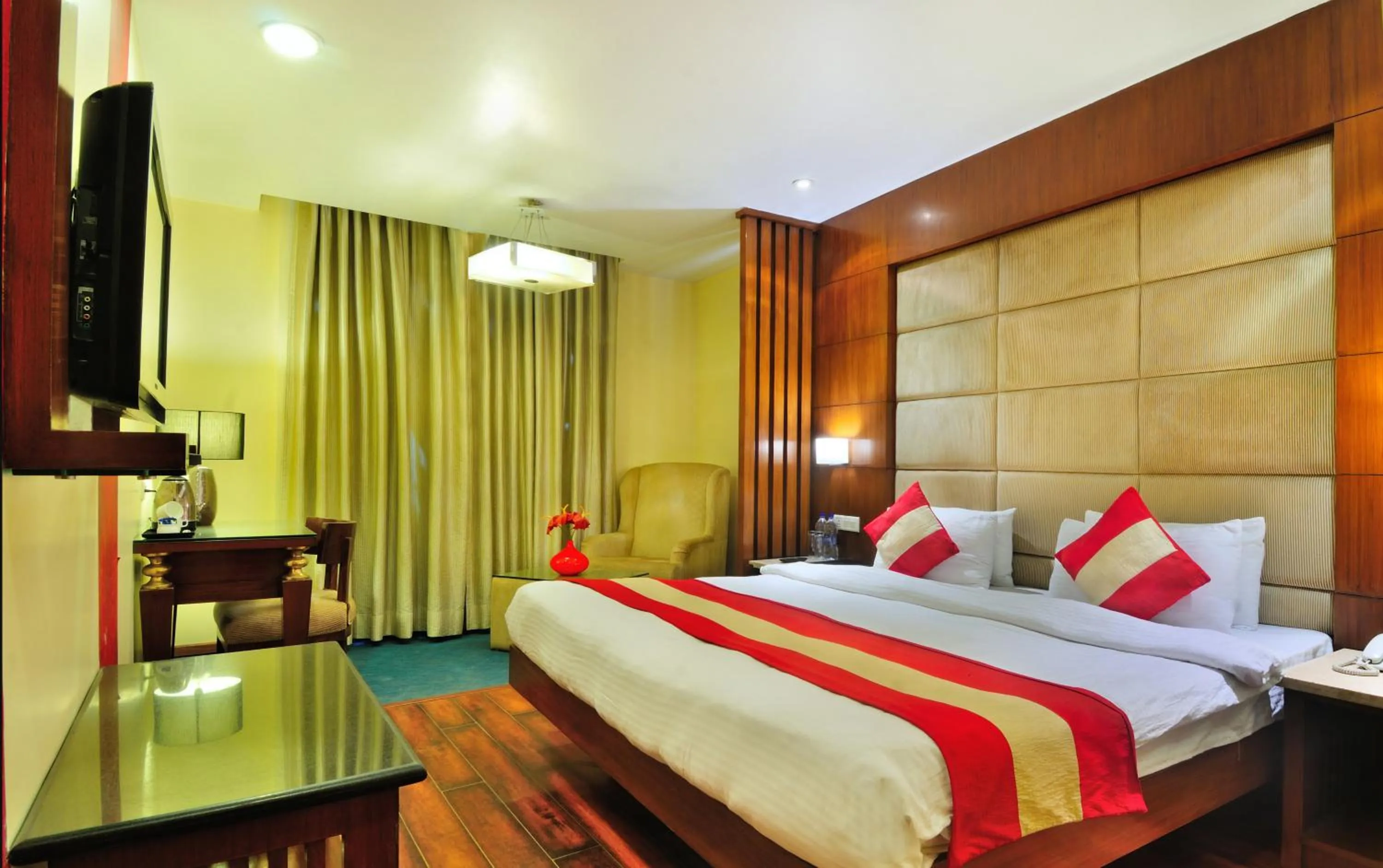 Bedroom, Bed in Hotel Aura - New Delhi Railway Station