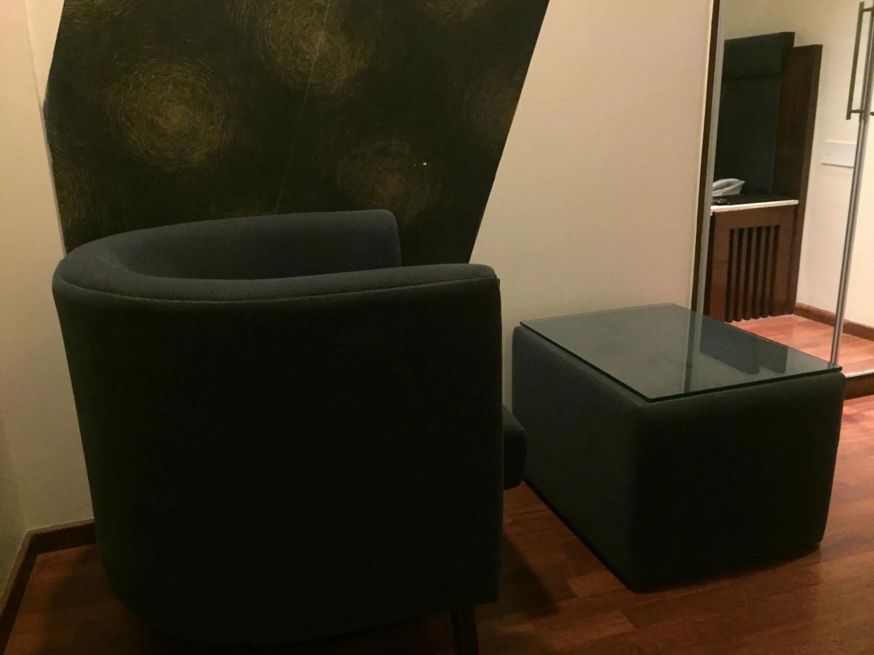 Seating area in Hotel Aura - New Delhi Railway Station