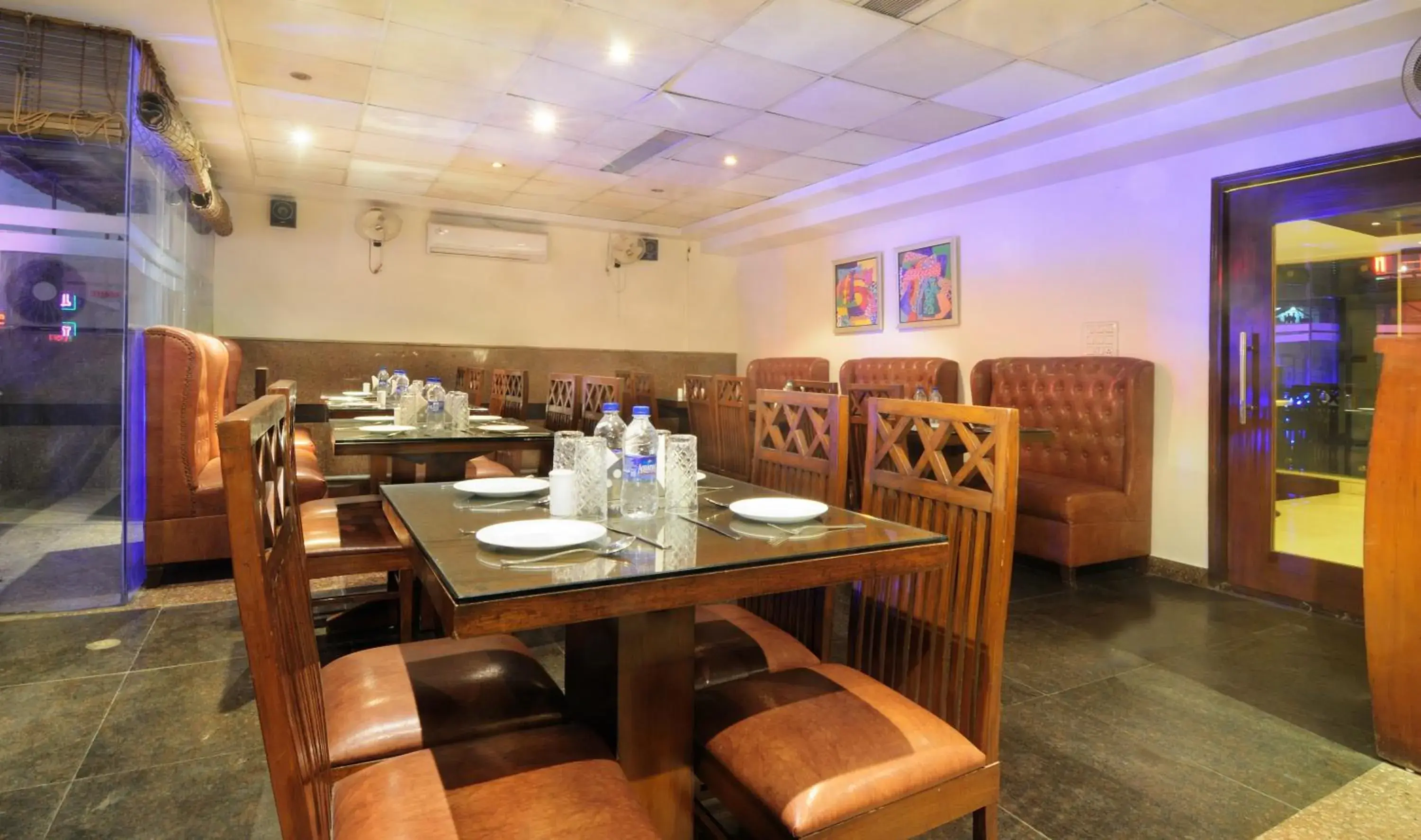 Restaurant/places to eat in Hotel Aura Near Connaught Place Restaurant/places to eat in Hotel Aura Near Connaught Place