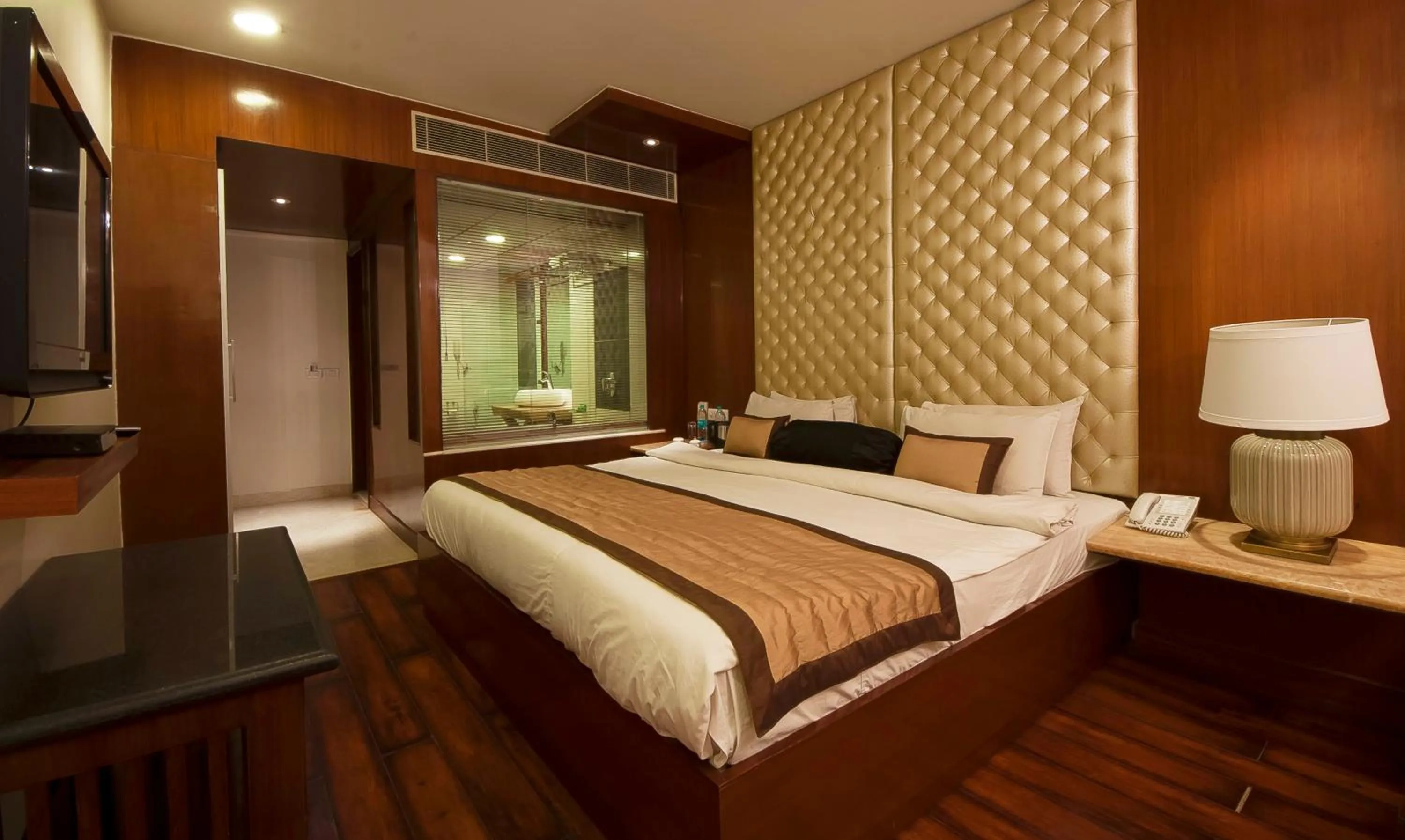 Bedroom, Bed in Hotel Aura - New Delhi Railway Station