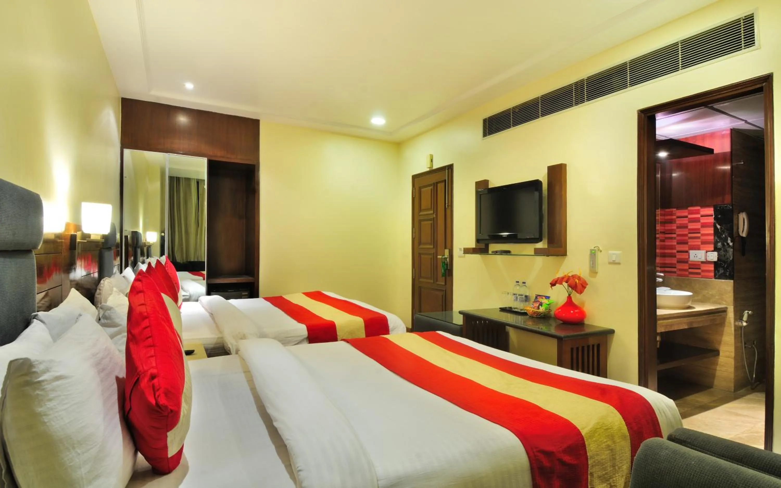 Bedroom, Bed in Hotel Aura - New Delhi Railway Station