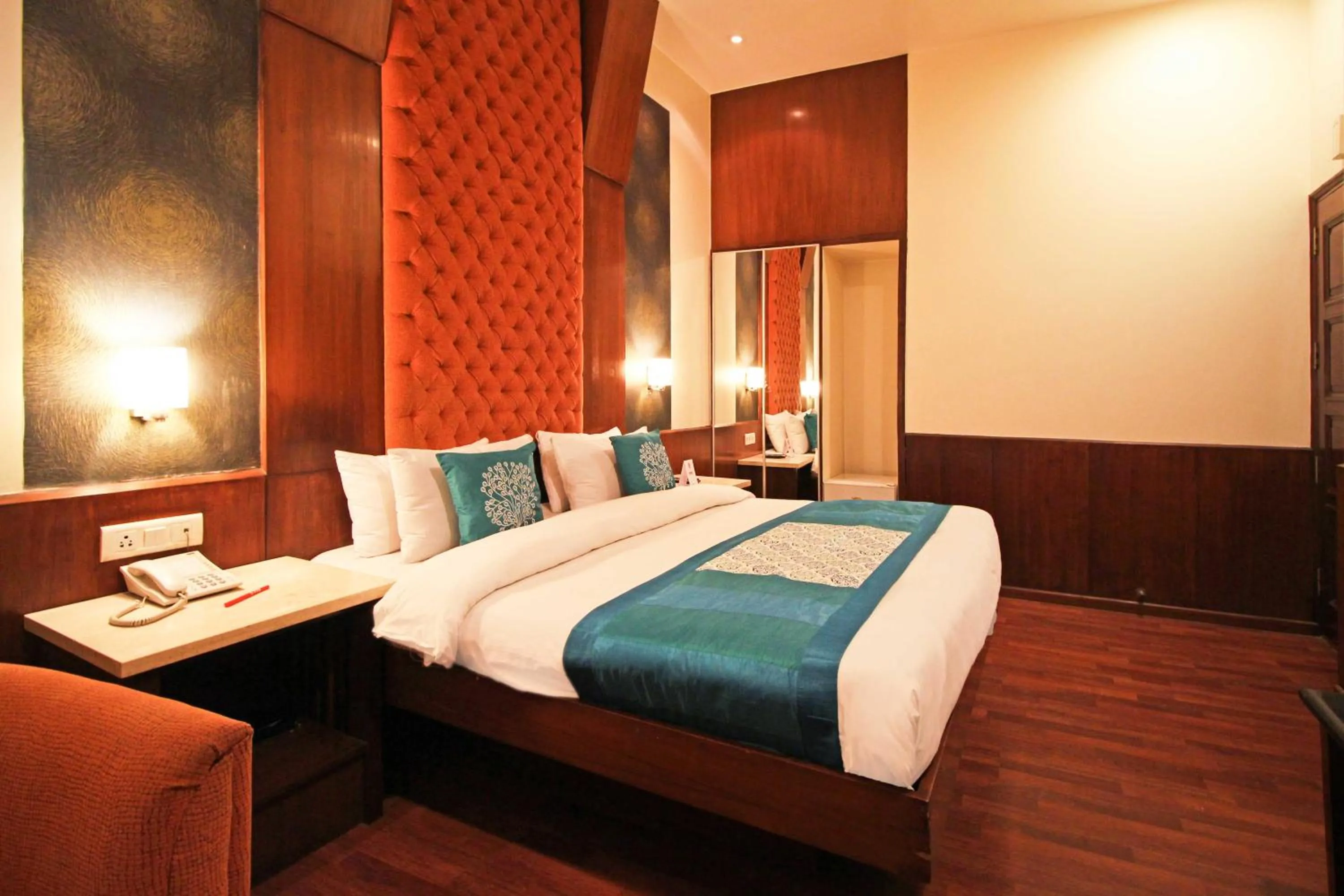 Bedroom, Bed in Hotel Aura - New Delhi Railway Station