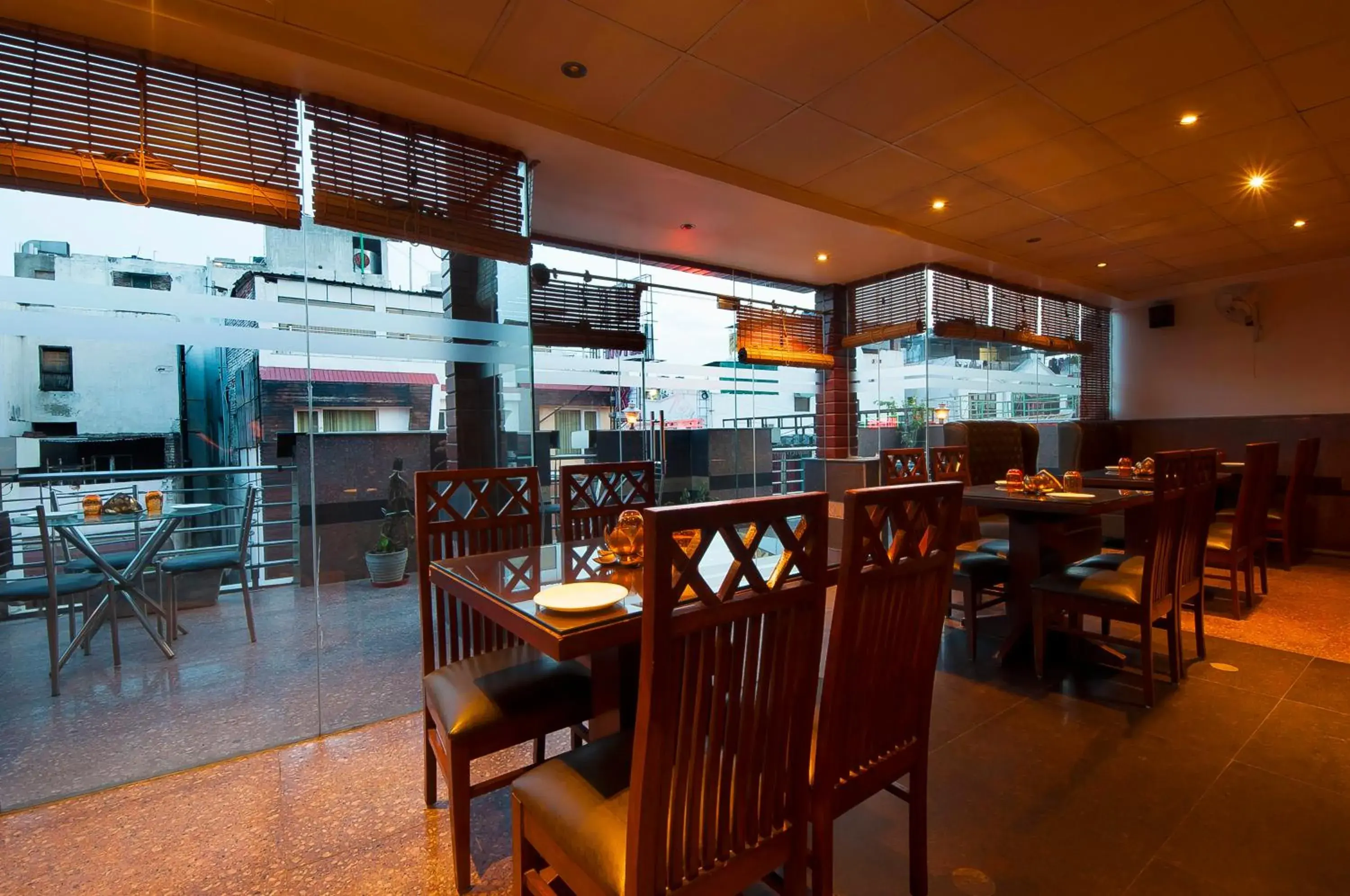 Restaurant/places to eat in Hotel Aura Near Connaught Place Restaurant/places to eat in Hotel Aura Near Connaught Place