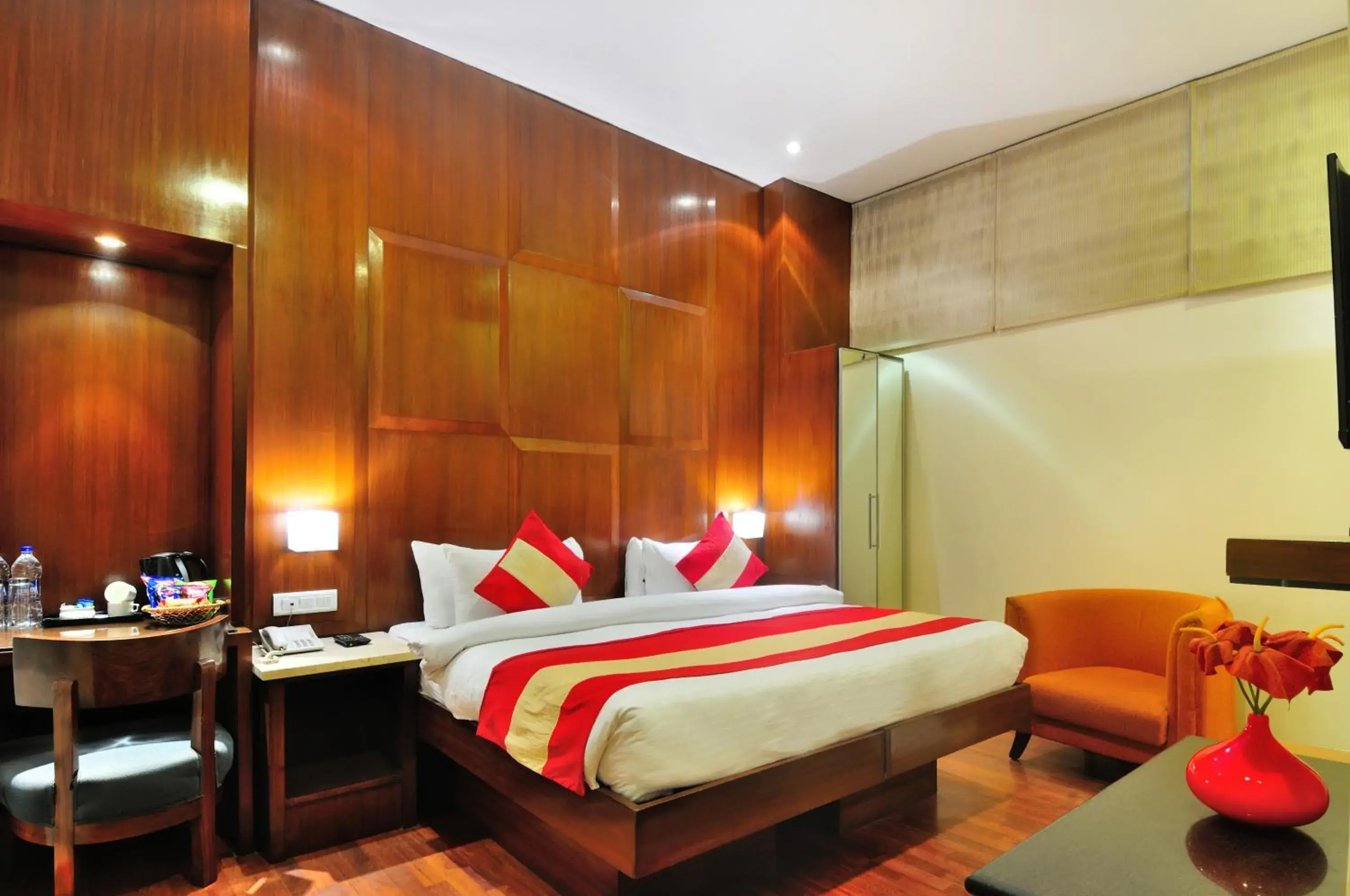 Photo of the whole room, Bed in Hotel Aura Near Connaught Place Photo of the whole room, Bed in Hotel Aura Near Connaught Place