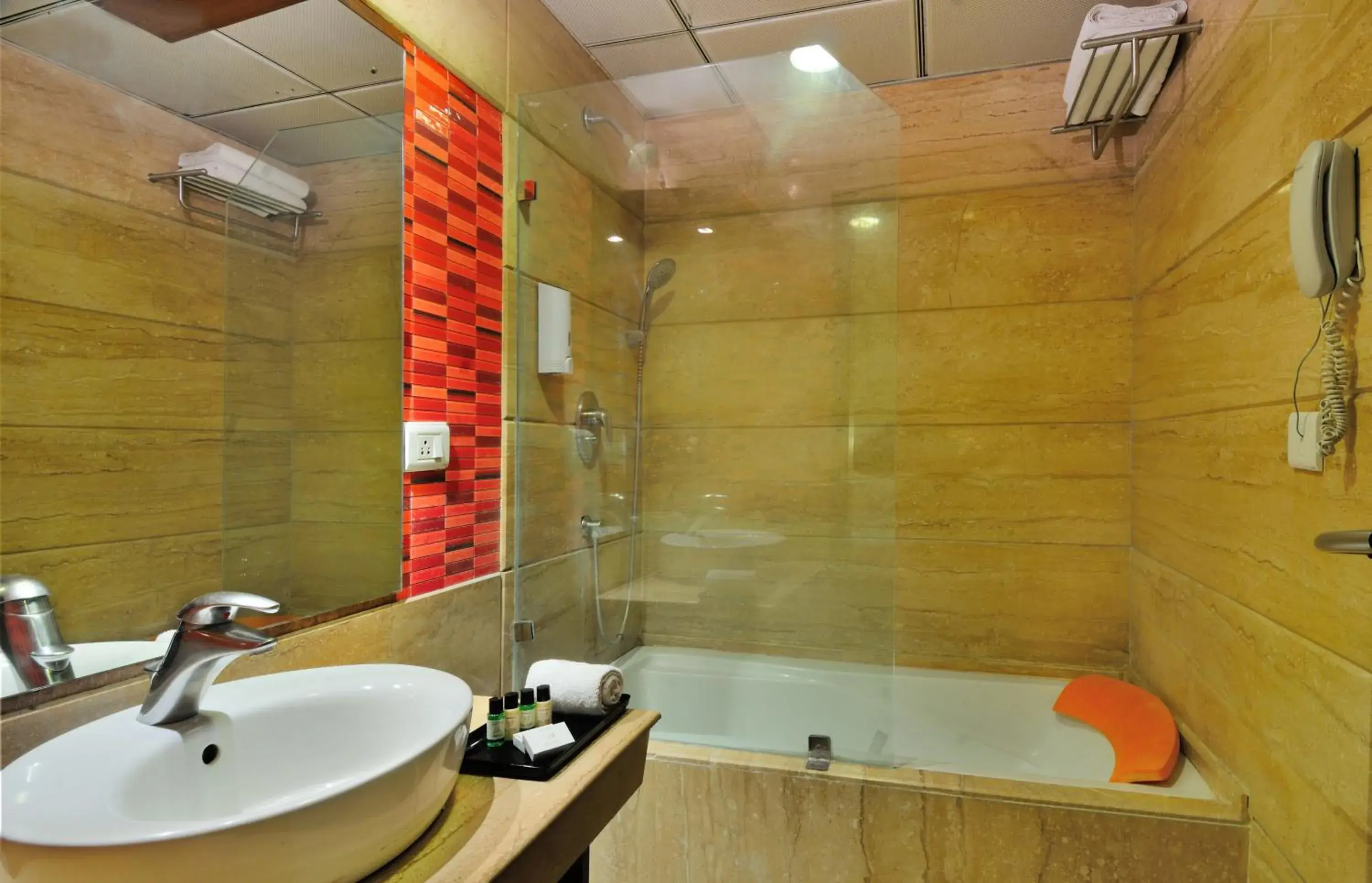 Bathroom in Hotel Aura Near Connaught Place Bathroom in Hotel Aura Near Connaught Place