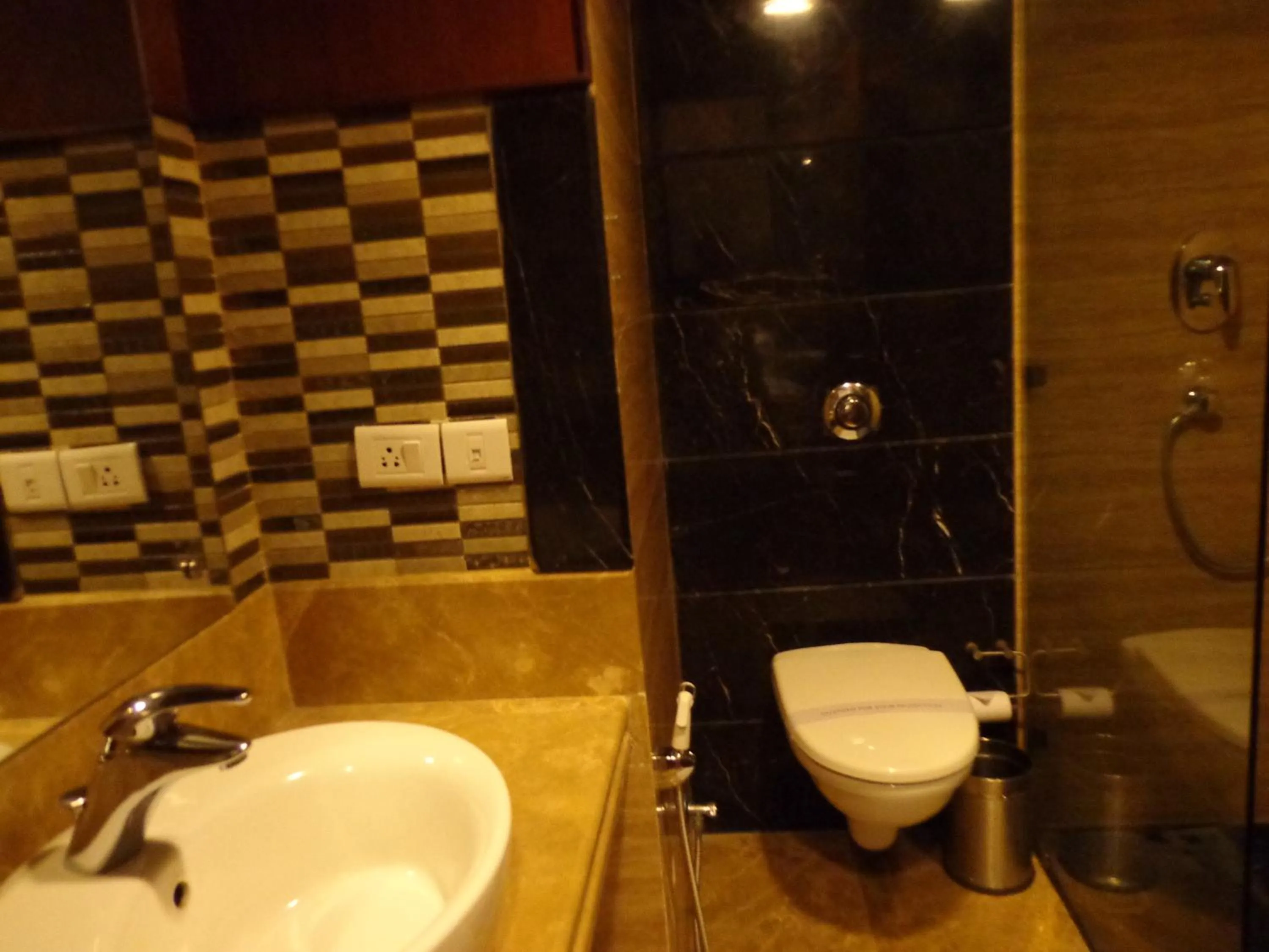 Bathroom in Hotel Aura - New Delhi Railway Station