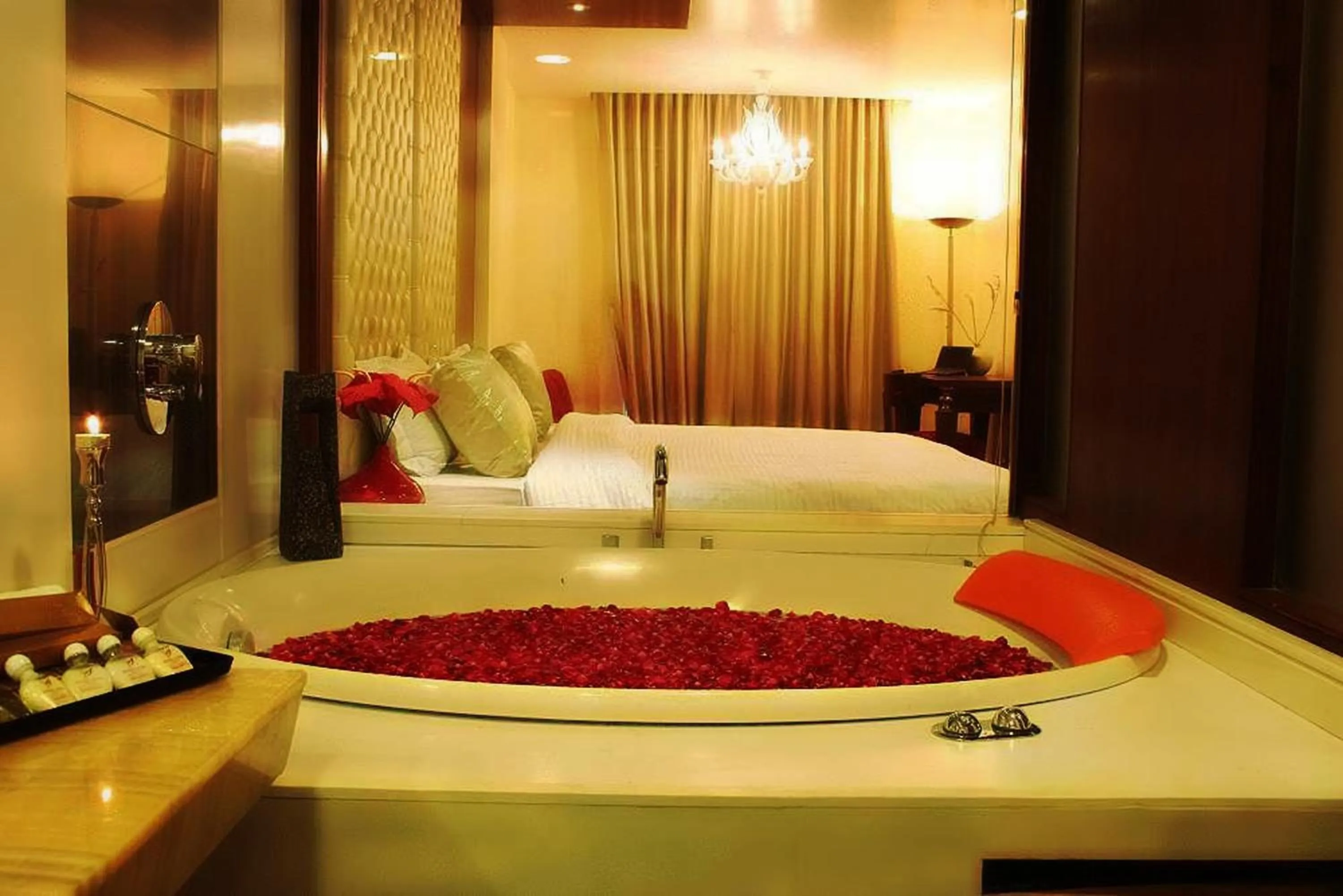 Bathroom, Bed in Hotel Aura - New Delhi Railway Station