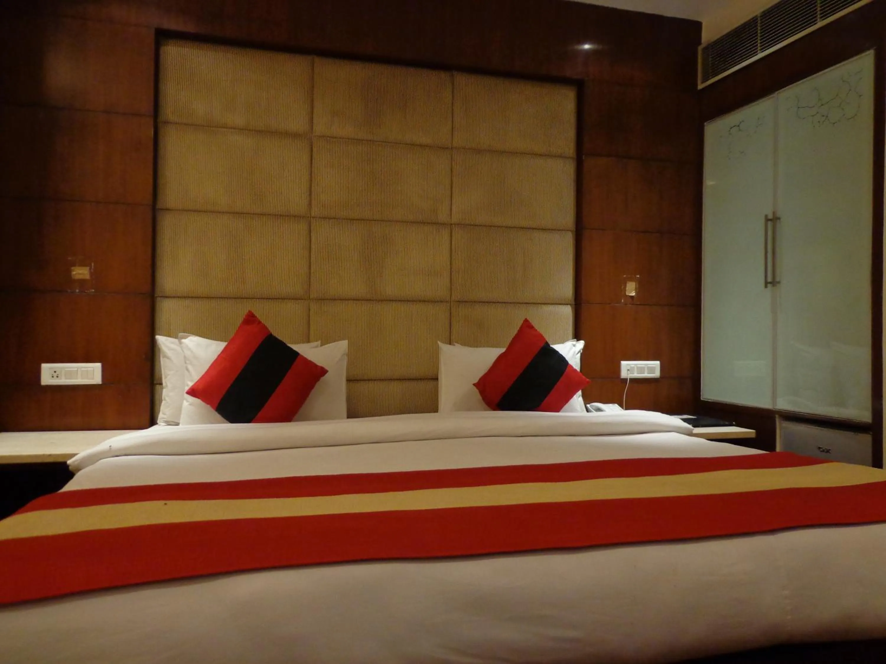 Bed in Hotel Aura - New Delhi Railway Station