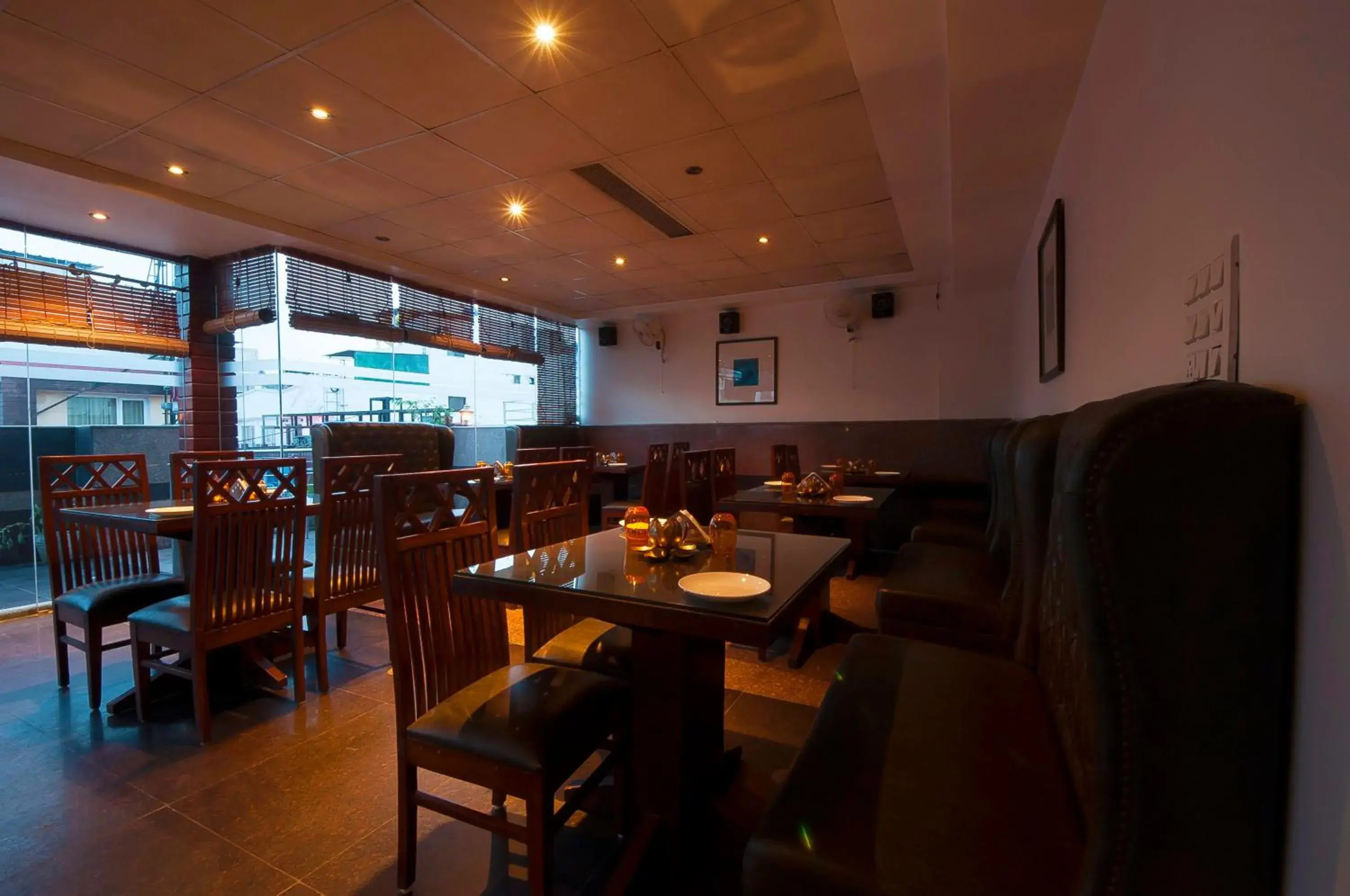 Restaurant/places to eat in Hotel Aura Near Connaught Place Restaurant/places to eat in Hotel Aura Near Connaught Place