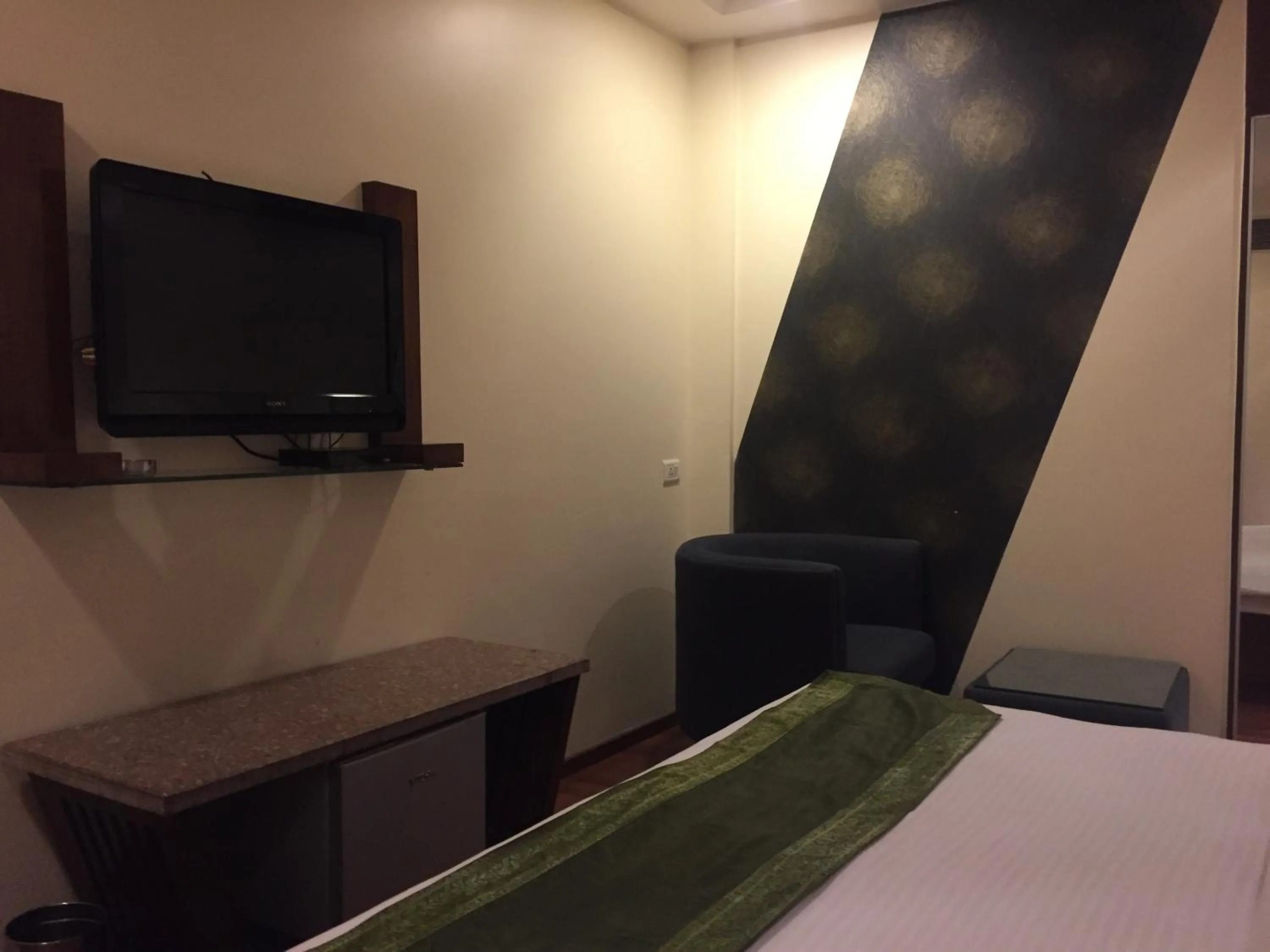 Bedroom, Bed in Hotel Aura - New Delhi Railway Station