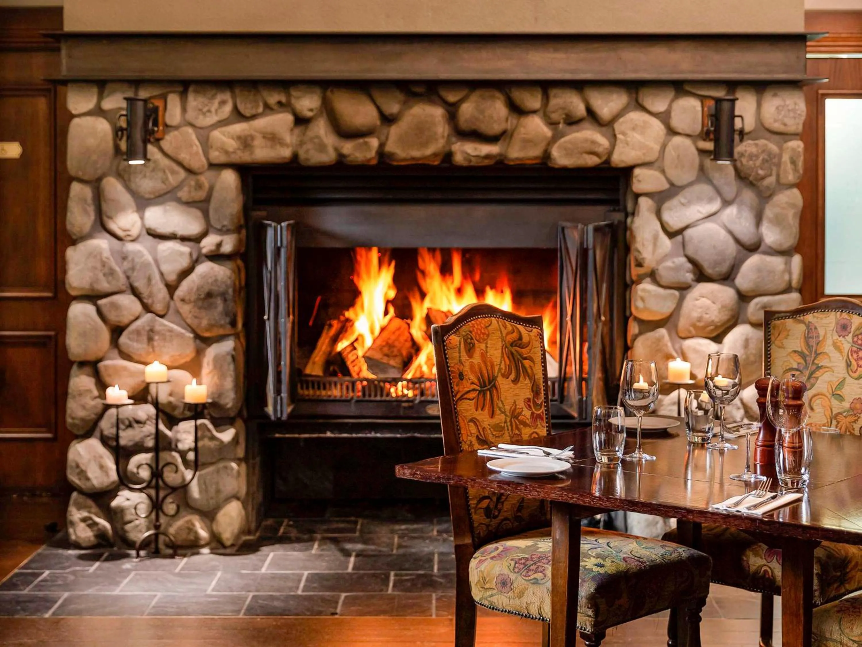 Lounge or bar in Fable Terrace Downs Resort by MGallery