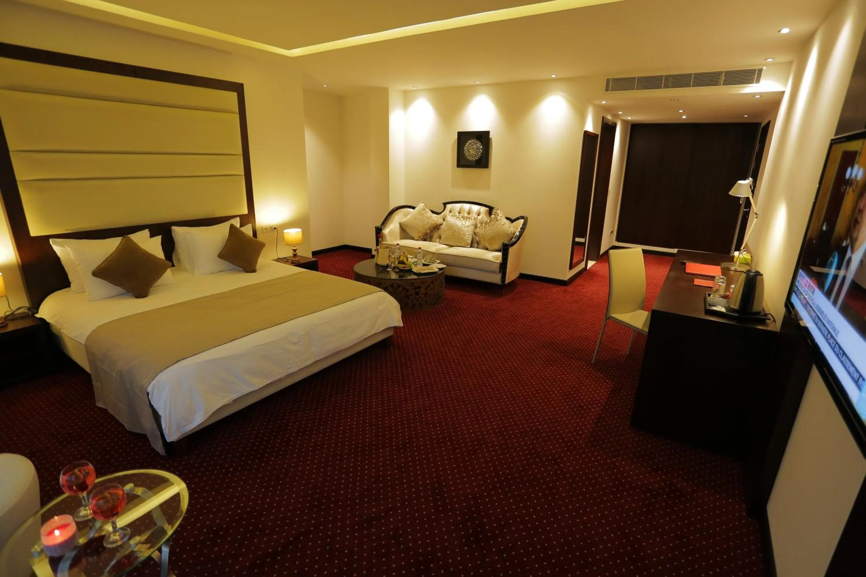 Bedroom, Bed in GHS Hotel