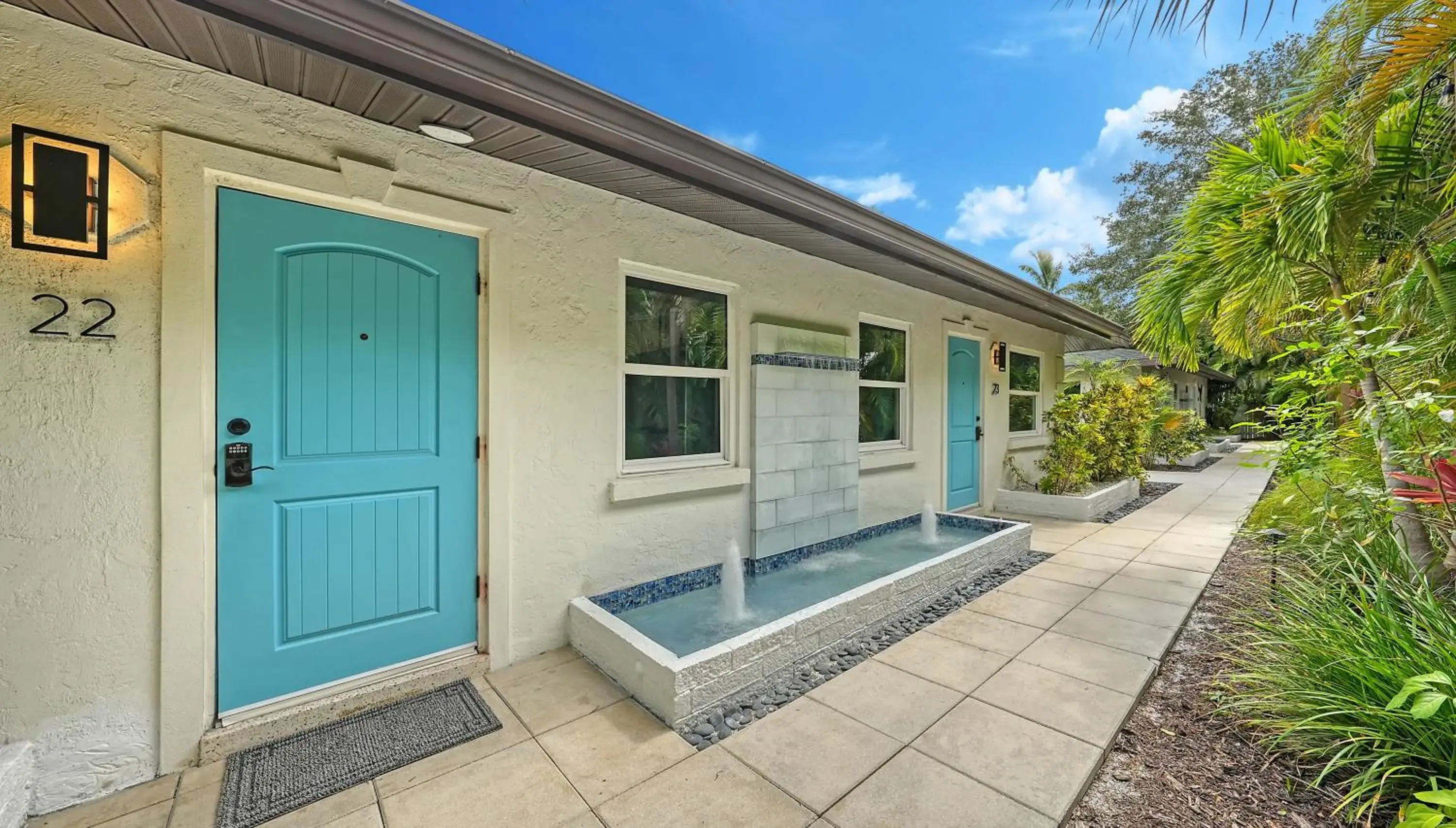 Property building in Siesta Key Palms Resort Property building in Siesta Key Palms Resort