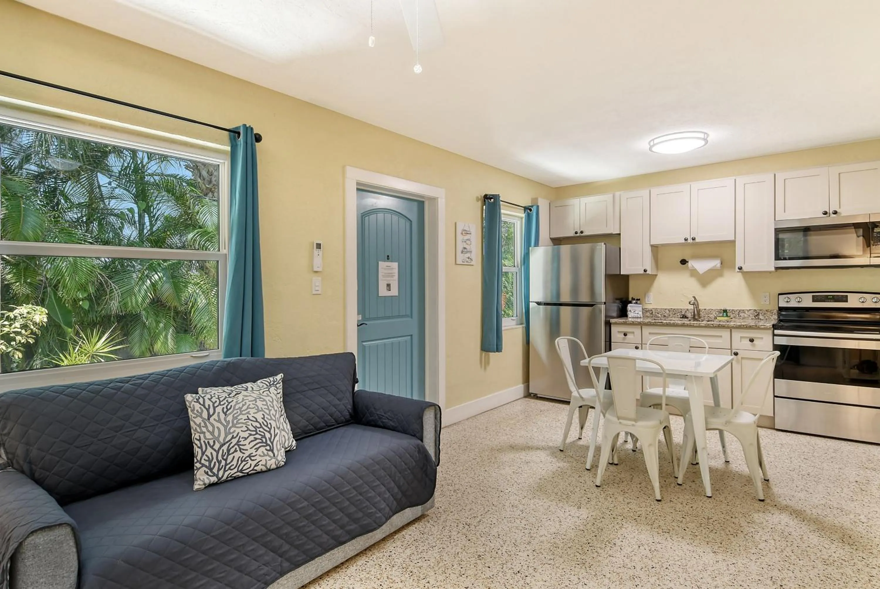 Kitchen or kitchenette in Siesta Key Palms Resort