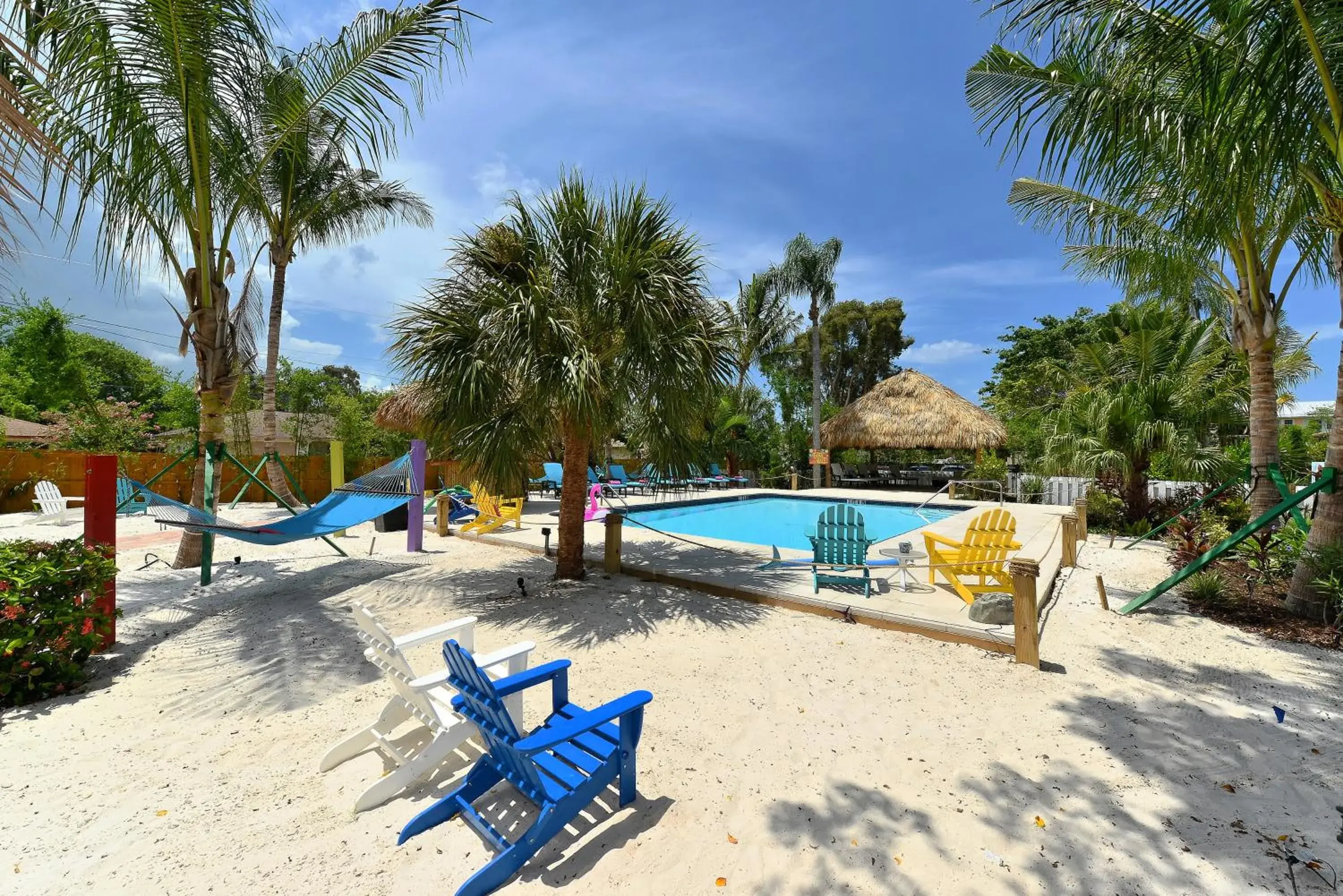 Swimming pool in Siesta Key Palms Resort Swimming pool in Siesta Key Palms Resort
