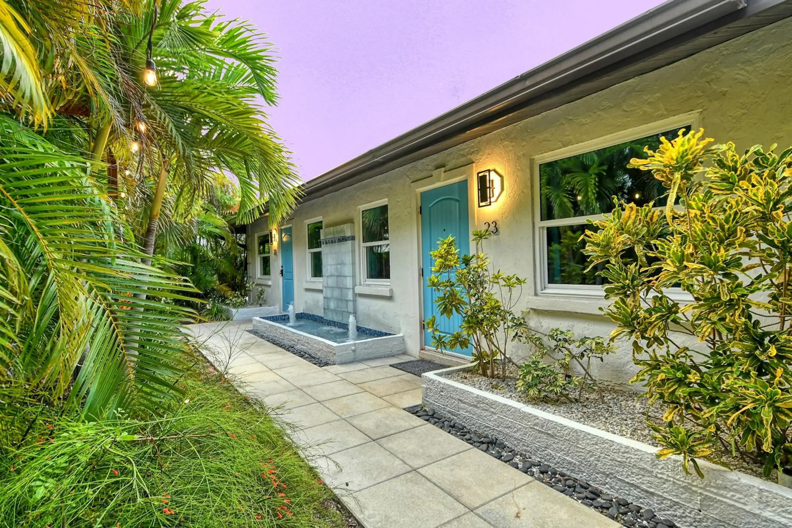 Property building in Siesta Key Palms Resort Property building in Siesta Key Palms Resort
