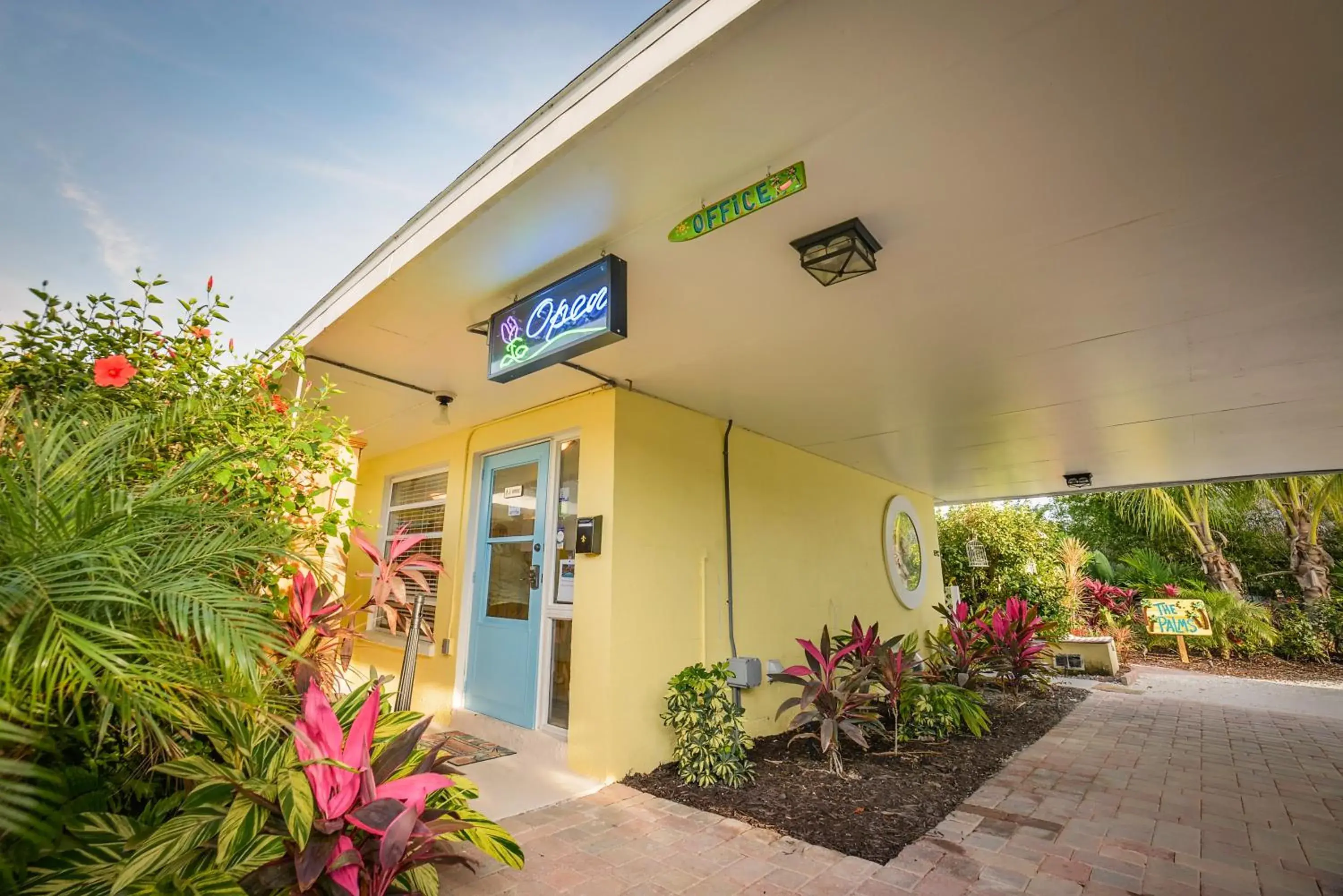 Facade/entrance in Siesta Key Palms Resort Facade/entrance in Siesta Key Palms Resort