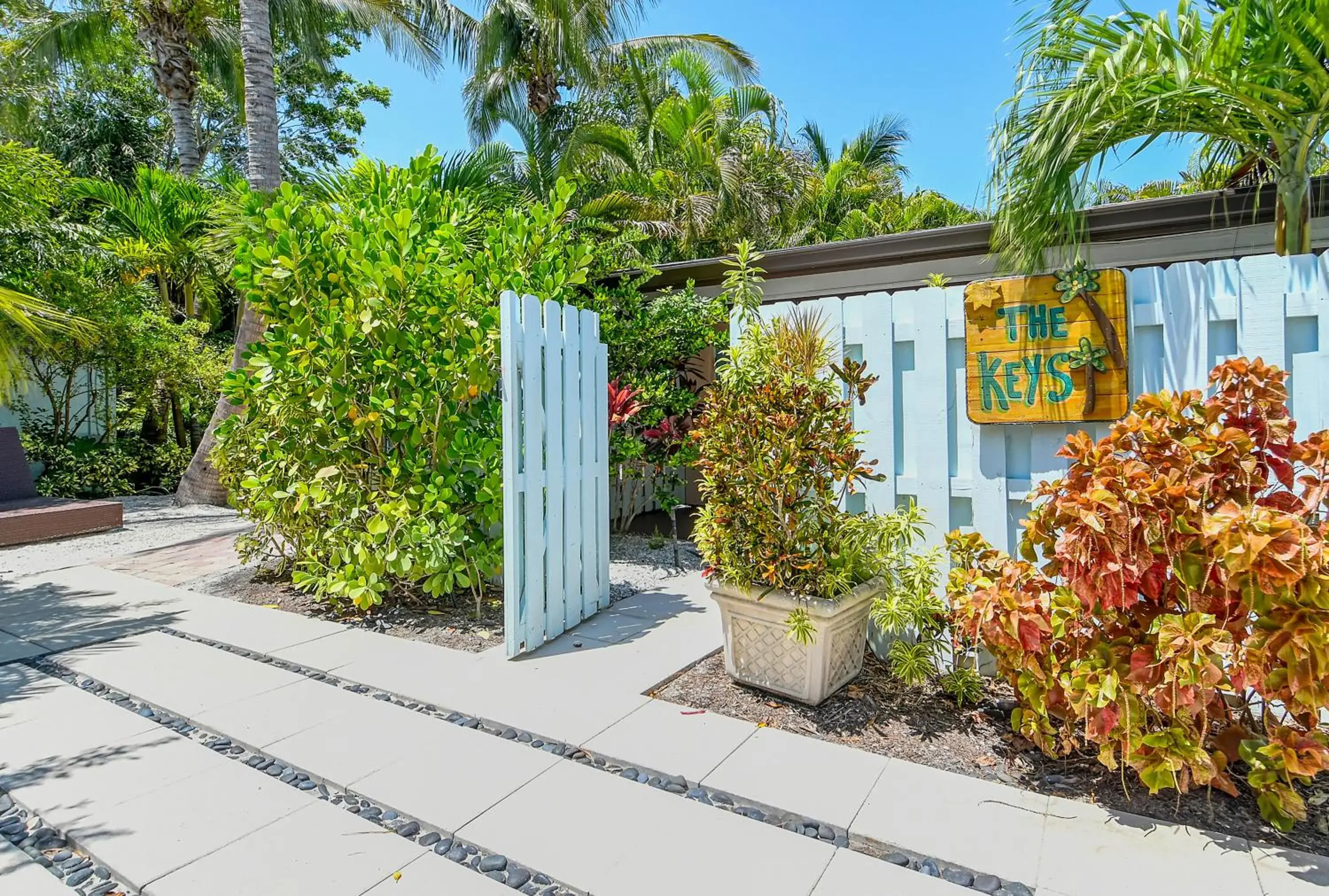 Property building in Siesta Key Palms Resort Property building in Siesta Key Palms Resort