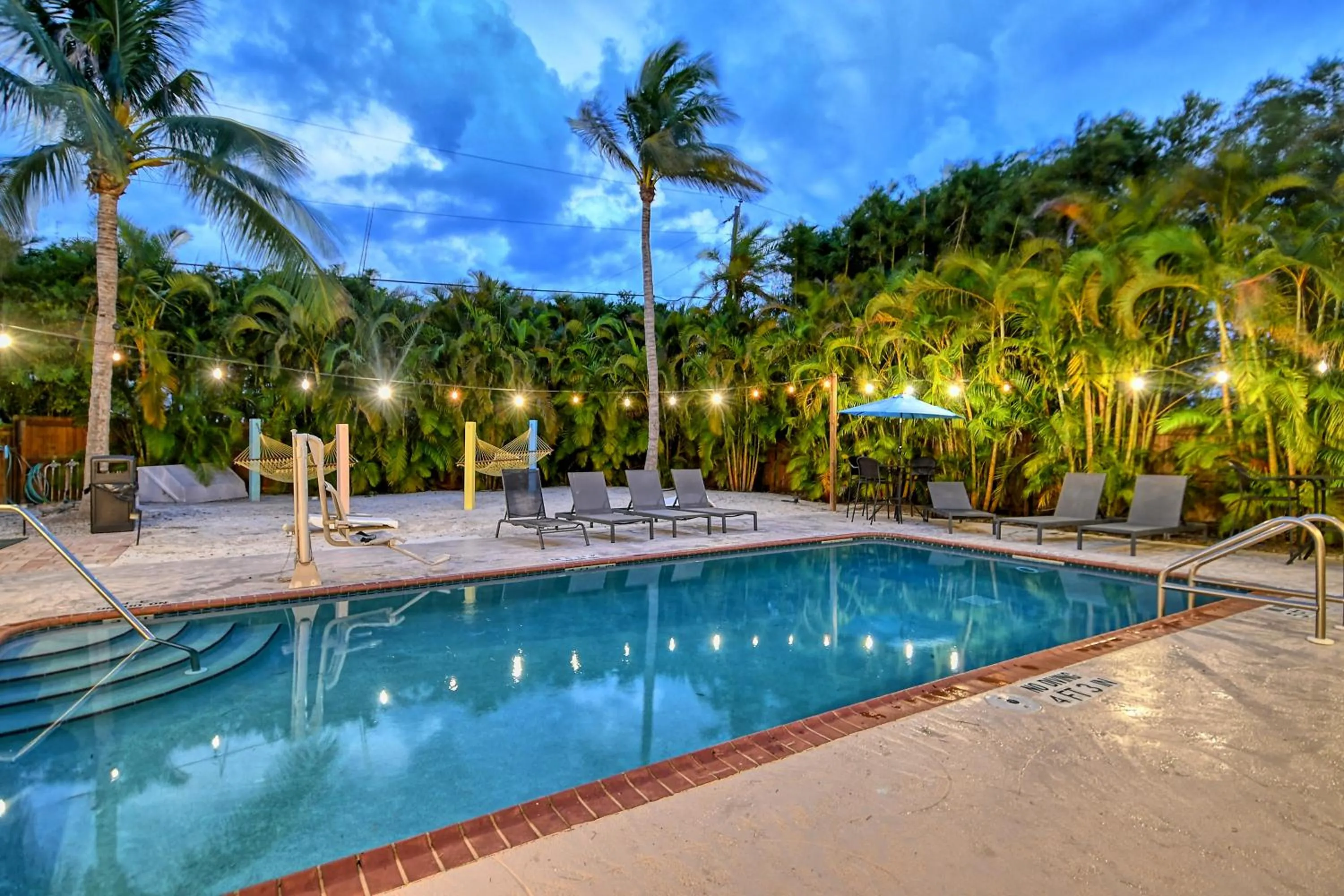 Swimming pool in Siesta Key Palms Resort