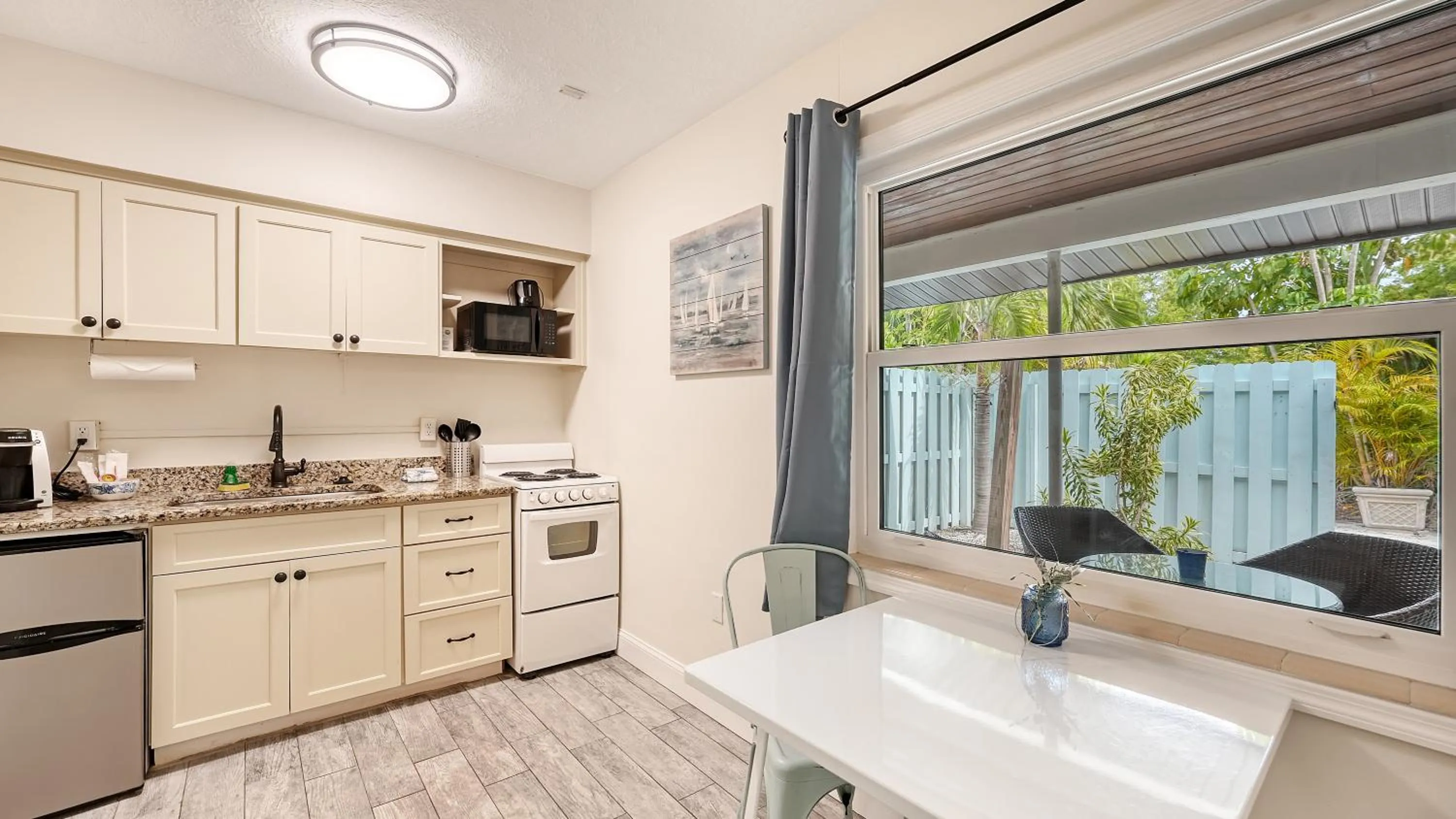Kitchen or kitchenette in Siesta Key Palms Resort