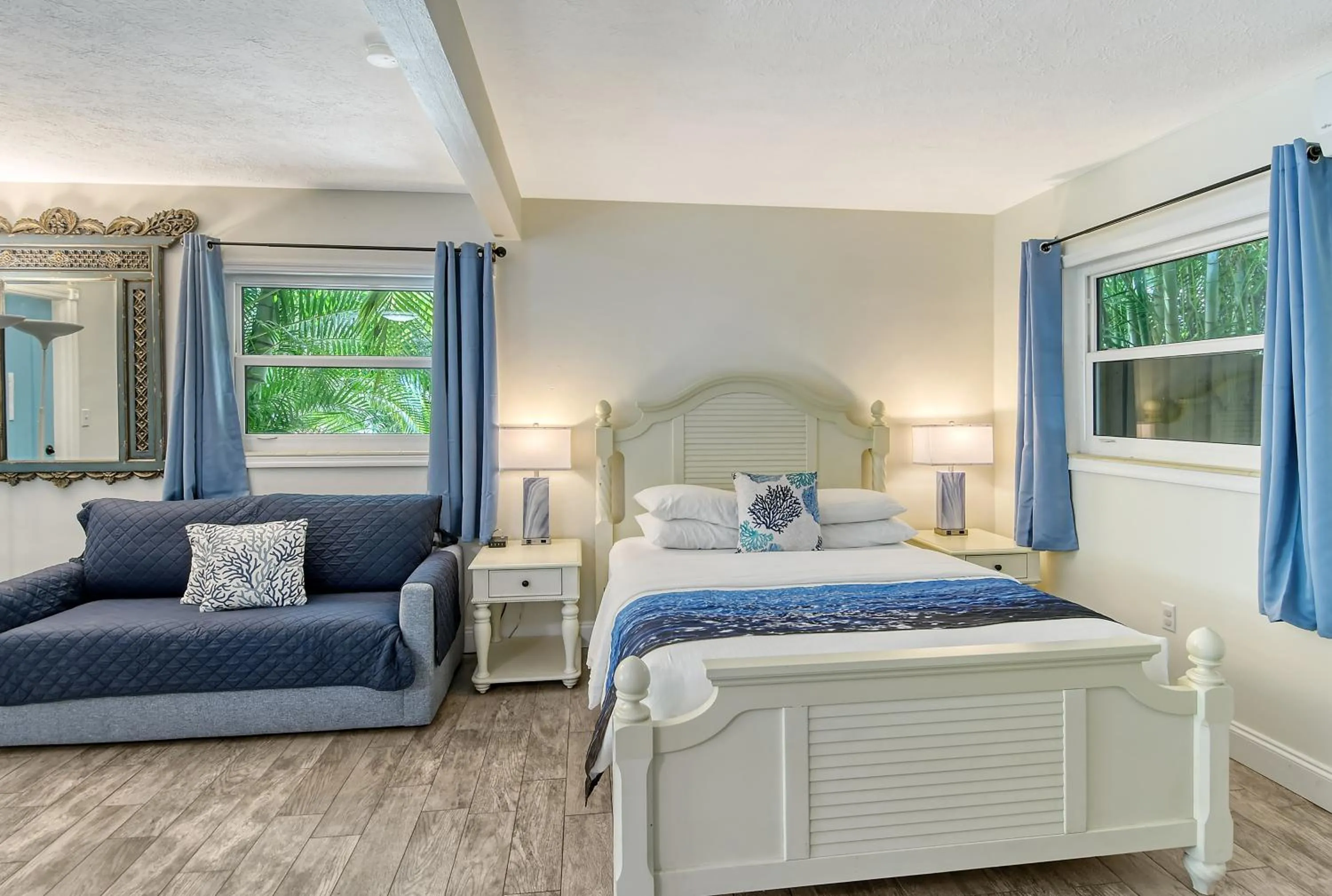 Bedroom, Bed in Siesta Key Palms Resort