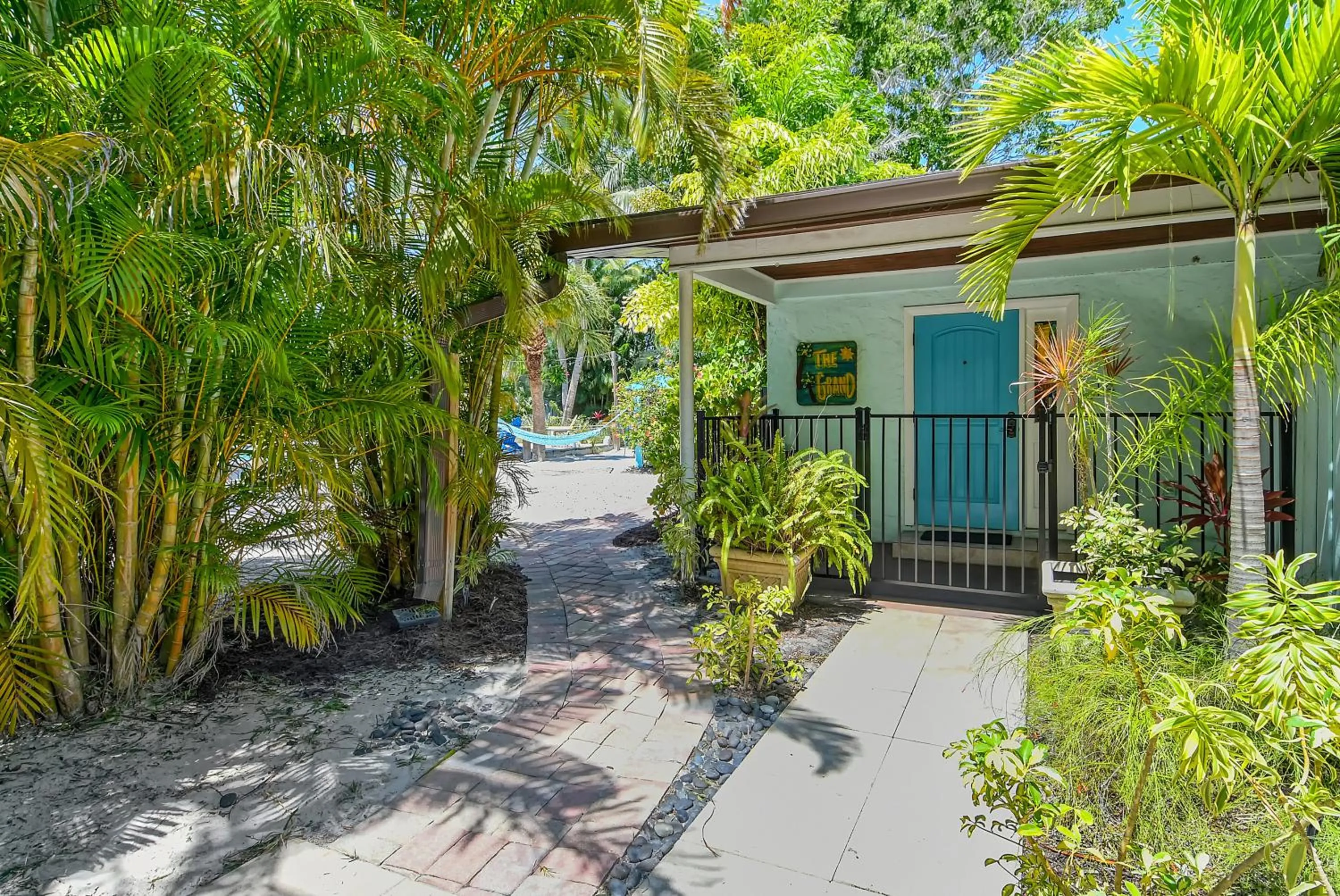 Natural landscape in Siesta Key Palms Resort